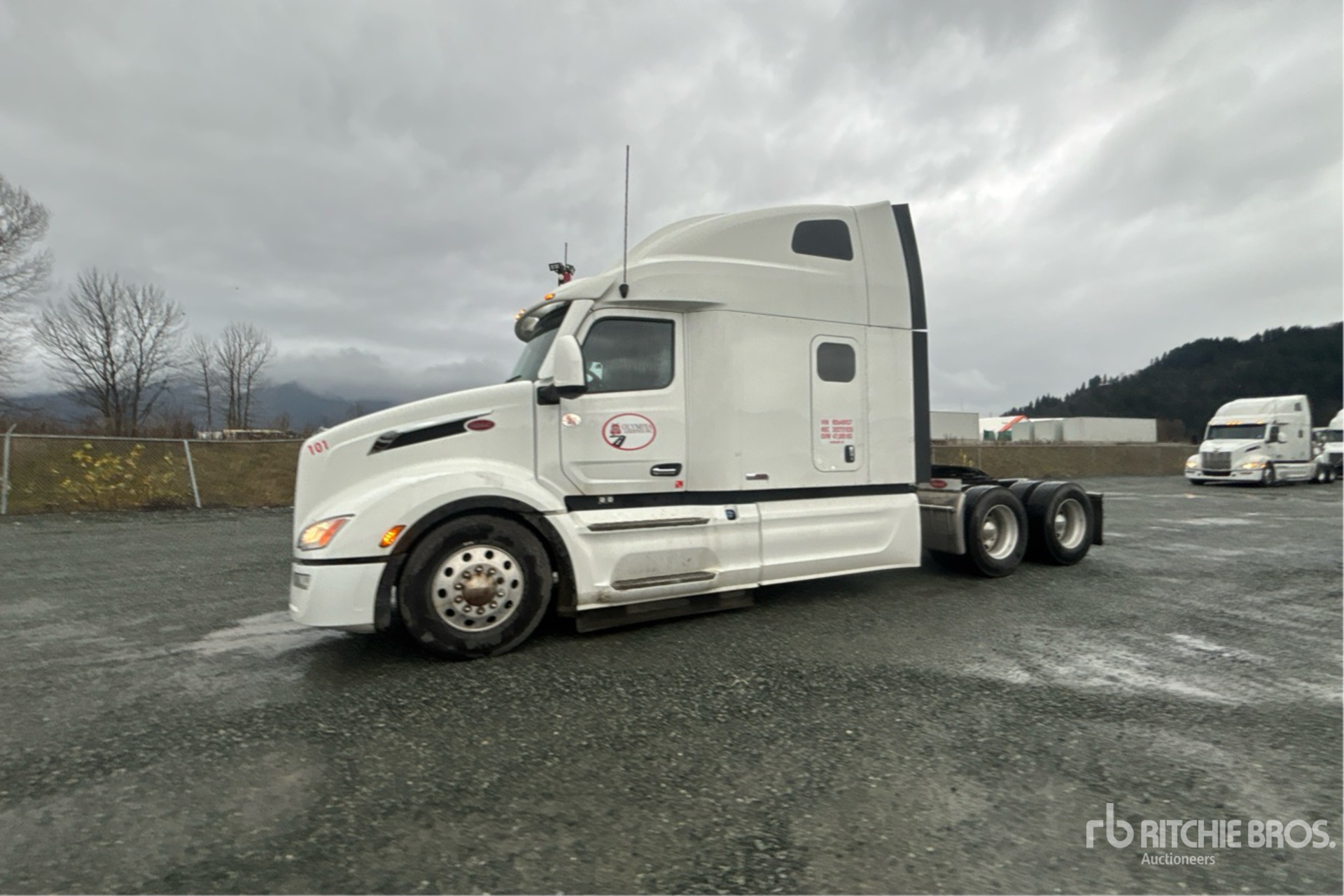 General Appearance with Picture, Left Front Corner