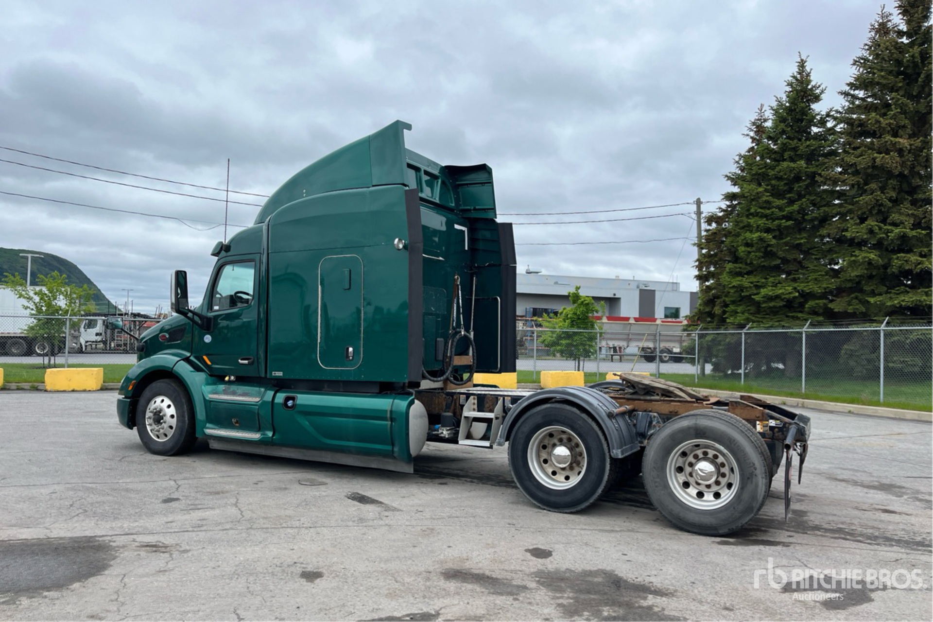 General Appearance with Picture, Left Rear Corner