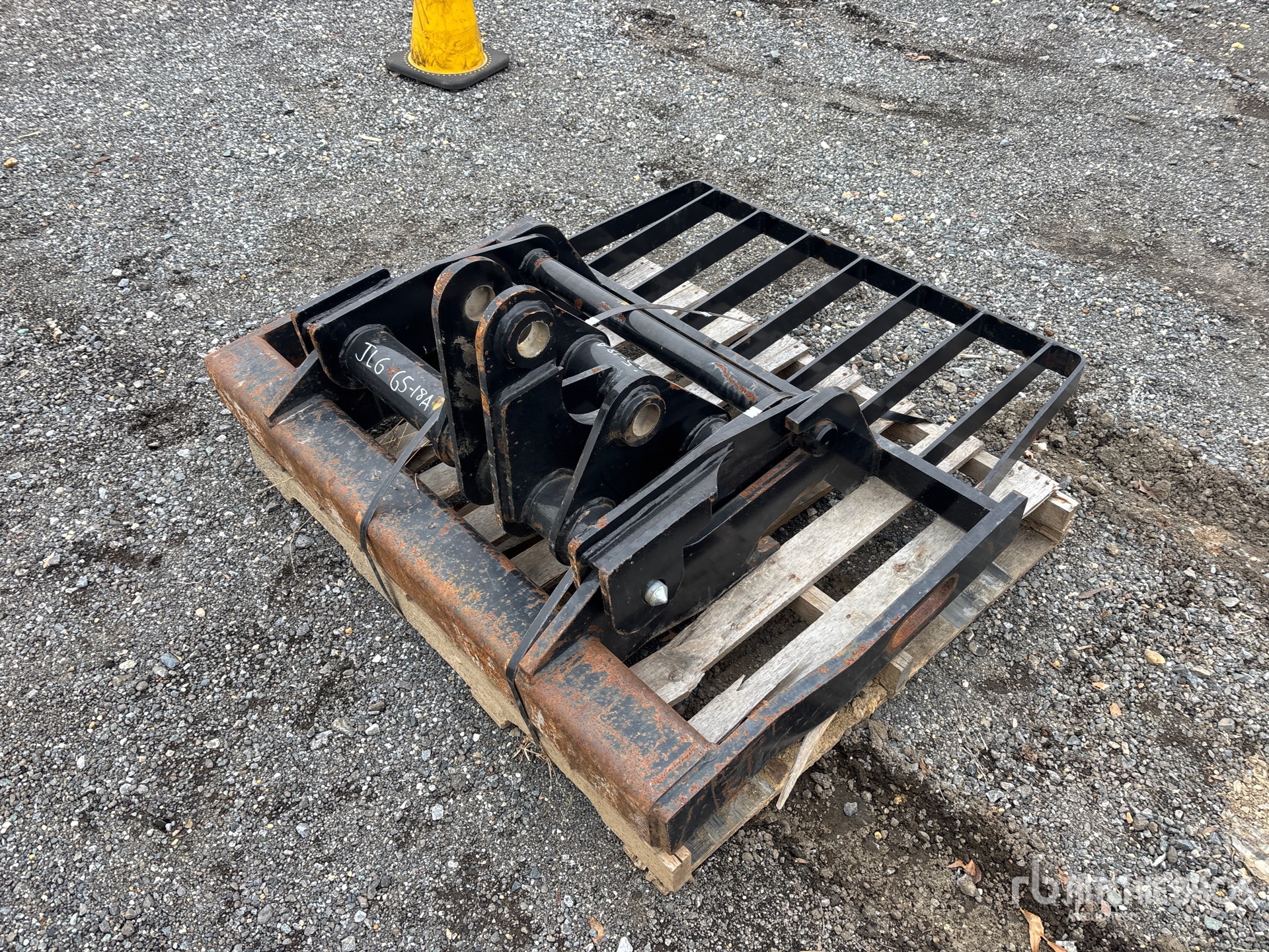 Aspect général with Image, coin arrière droit