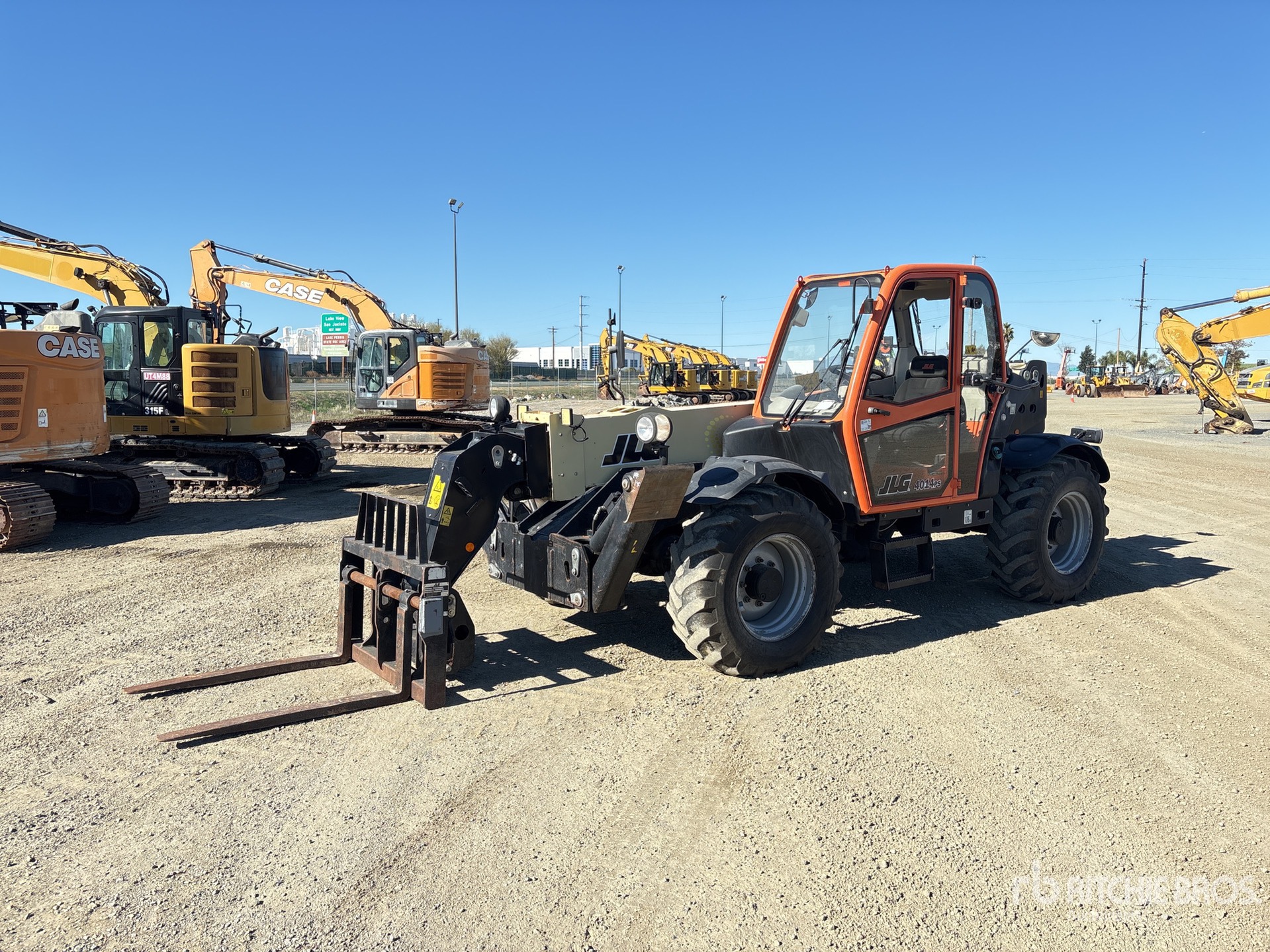 General Appearance with Bild, Ecke vorne links