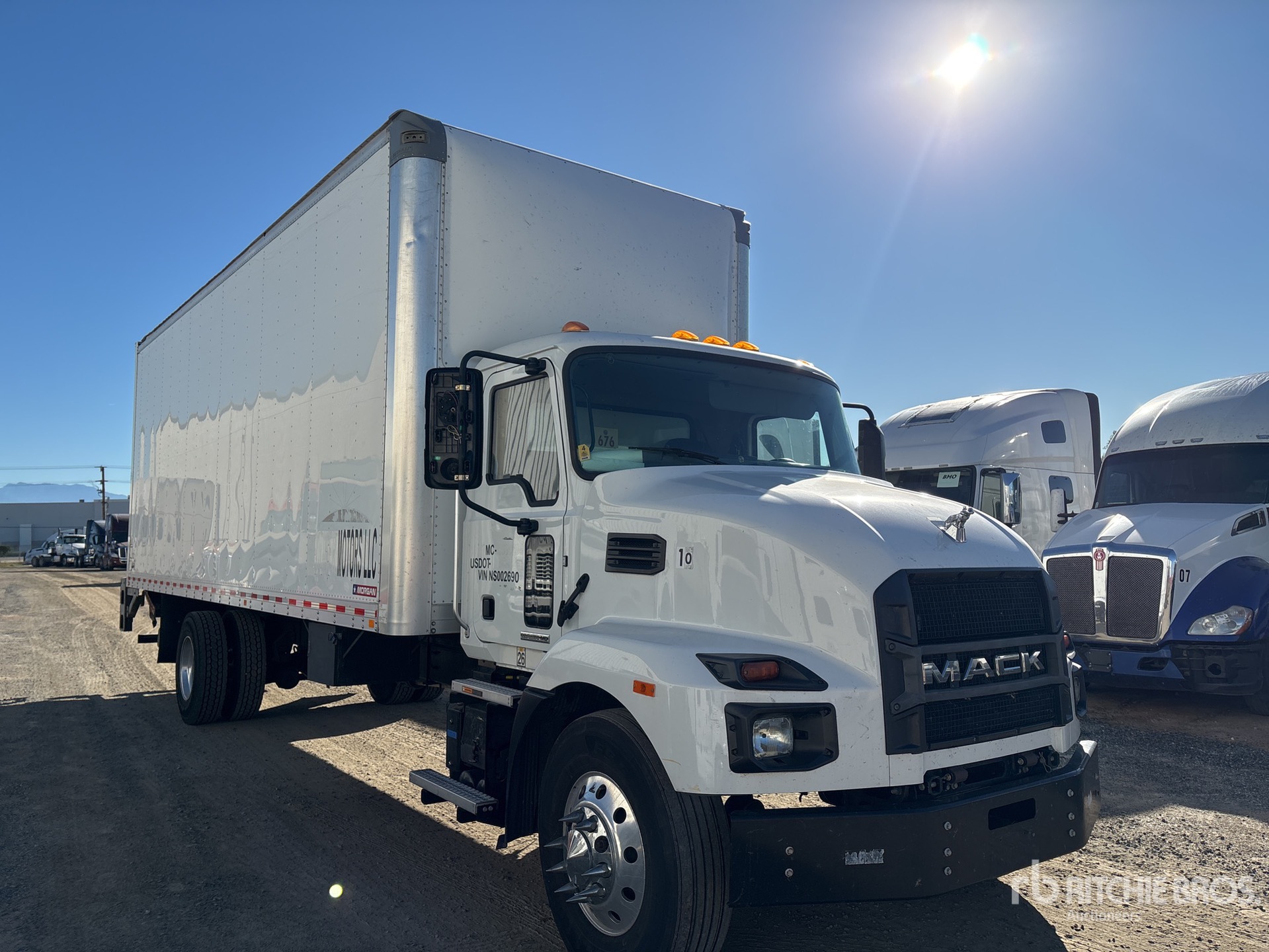 General Appearance with Image, coin avant droit