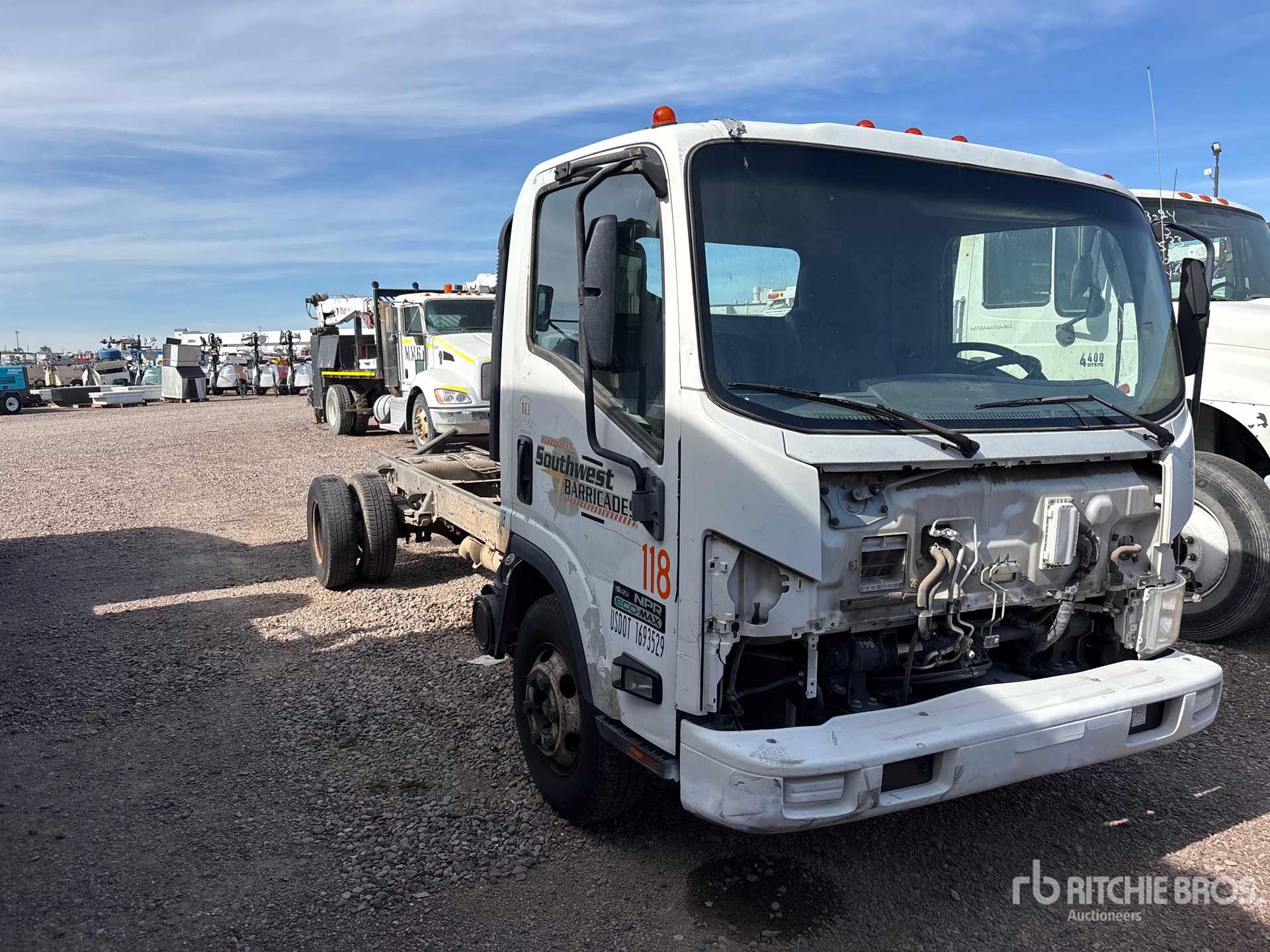 Aspect général with Image, coin avant droit