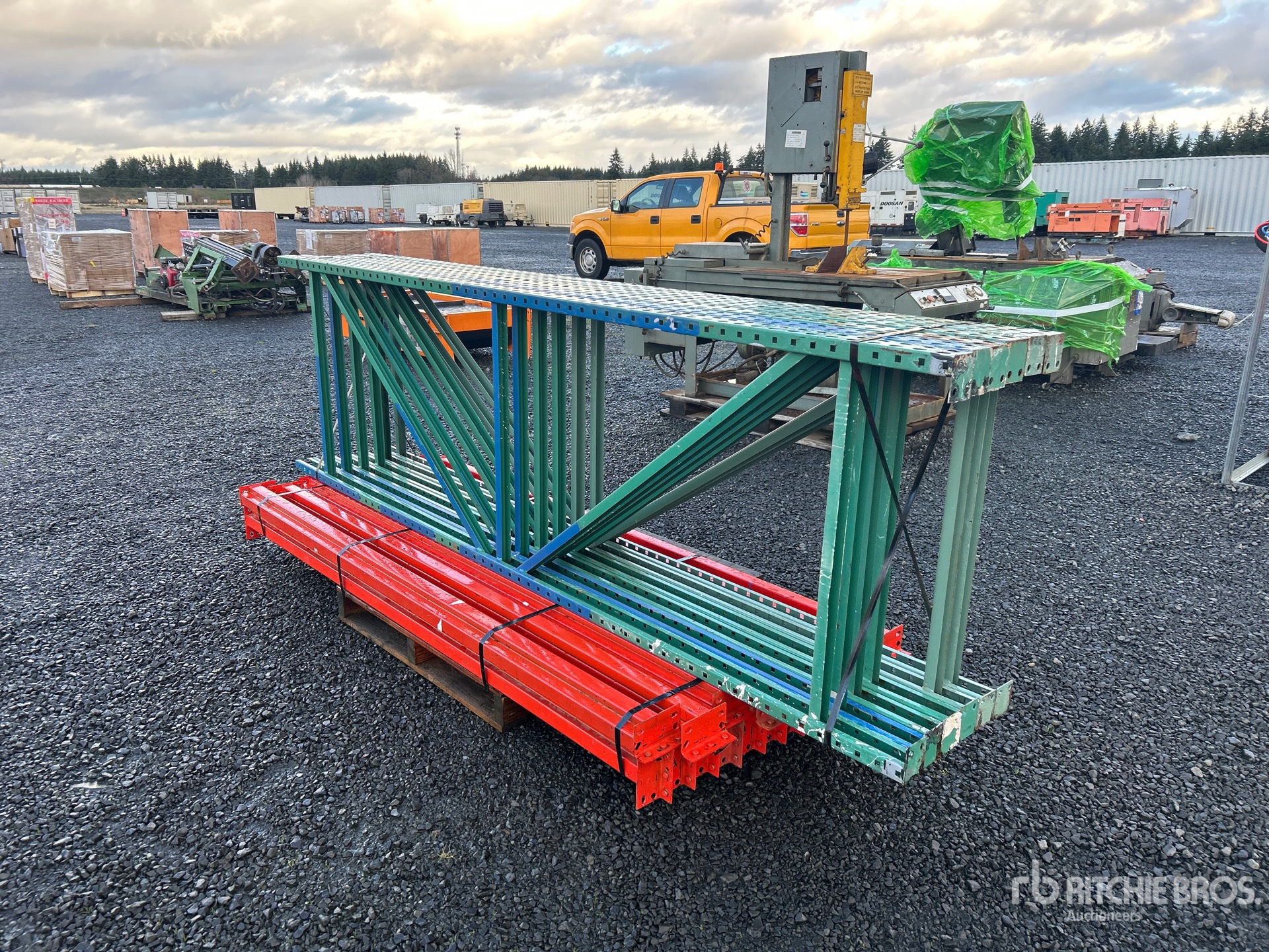 Aspect général with Image, coin arrière droit