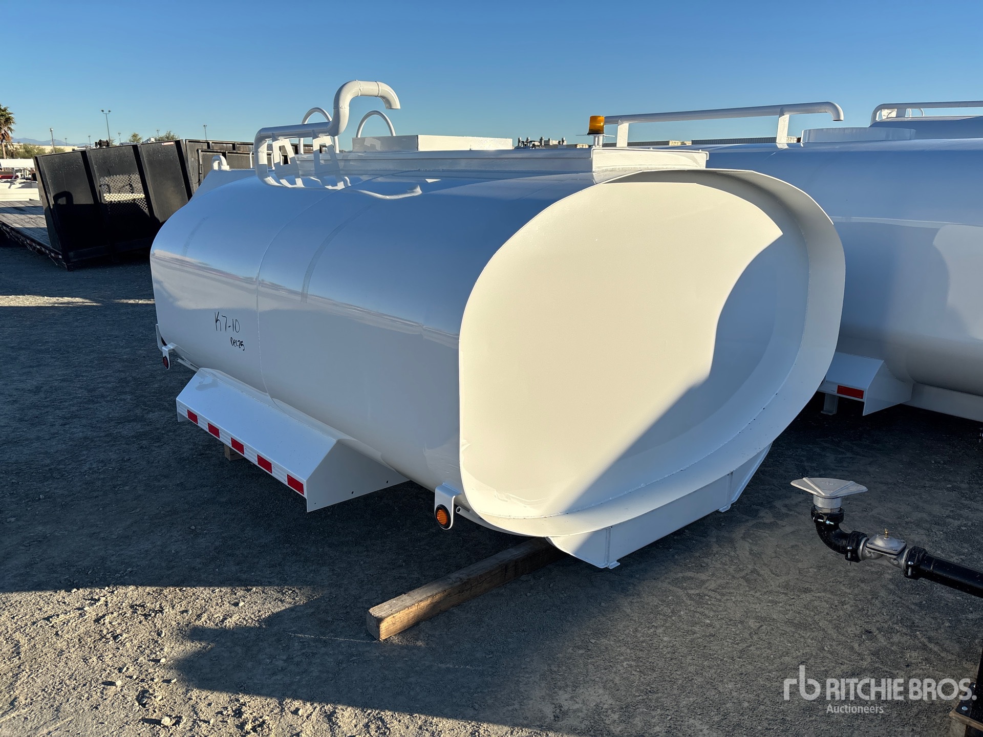 General Appearance with Bild, Ecke vorne rechts