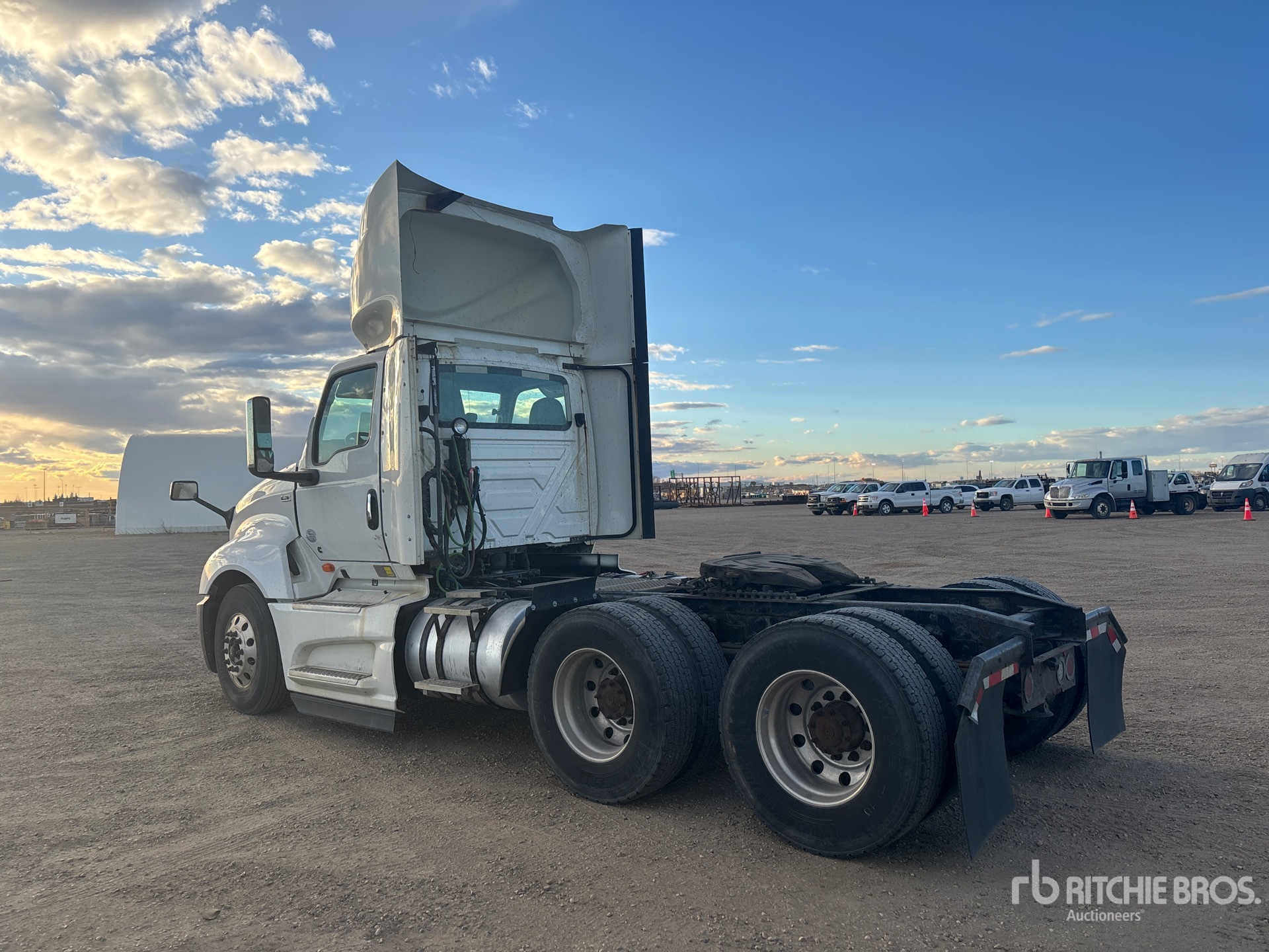 Aspect général with Image, coin arrière gauche