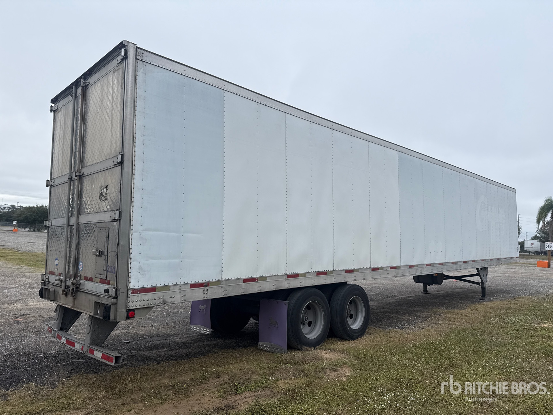 Aspect général with Image, coin arrière droit