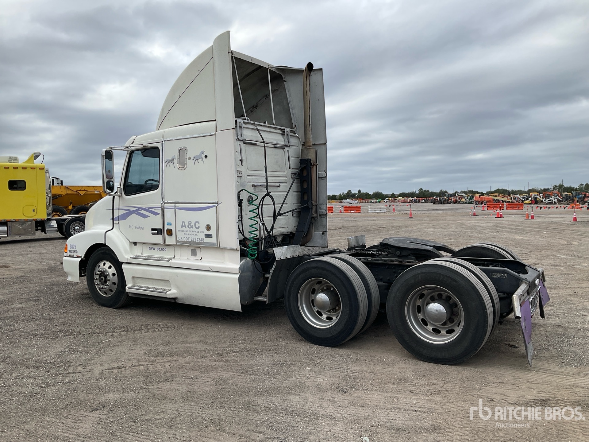 General Appearance with Foto, angolo posteriore sinistro