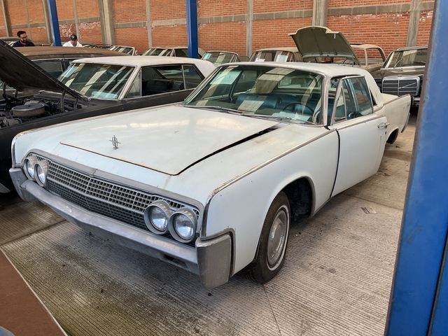 1963 Lincoln Continental Automovil (Solo Partes) / Parts Only Automobile (Inoperable)
