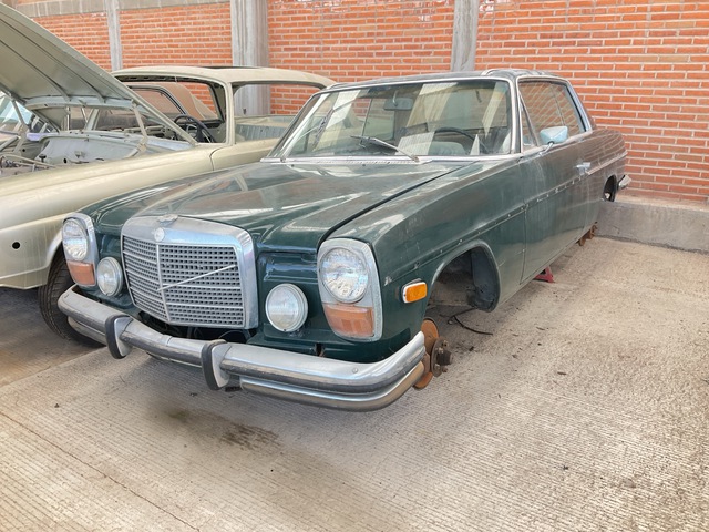 1972 Mercedes Benz 250 C Automovil (Solo Partes) / Parts Only Automobile (Inoperable)