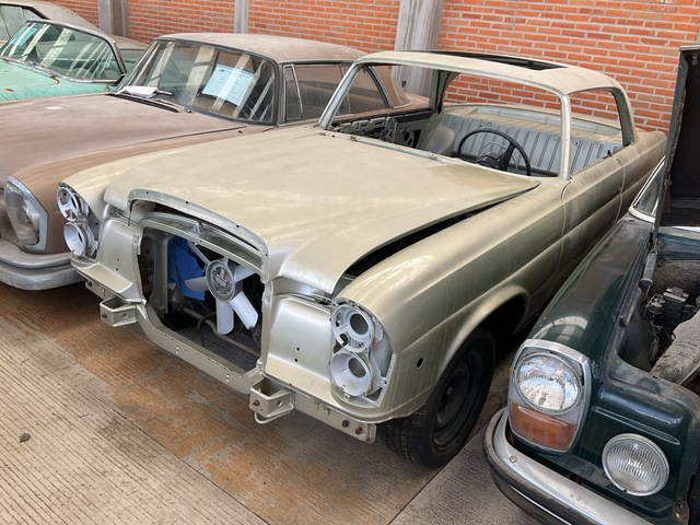 1971 Mercedes Benz 280SE Automovil (Solo Partes) / Parts Only Automobile