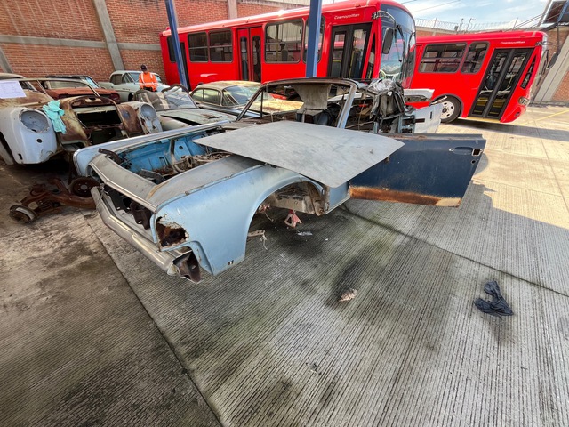 1964 Lincoln Continental Automovil (Solo Partes) / Parts Only Automobile (Inoperable)