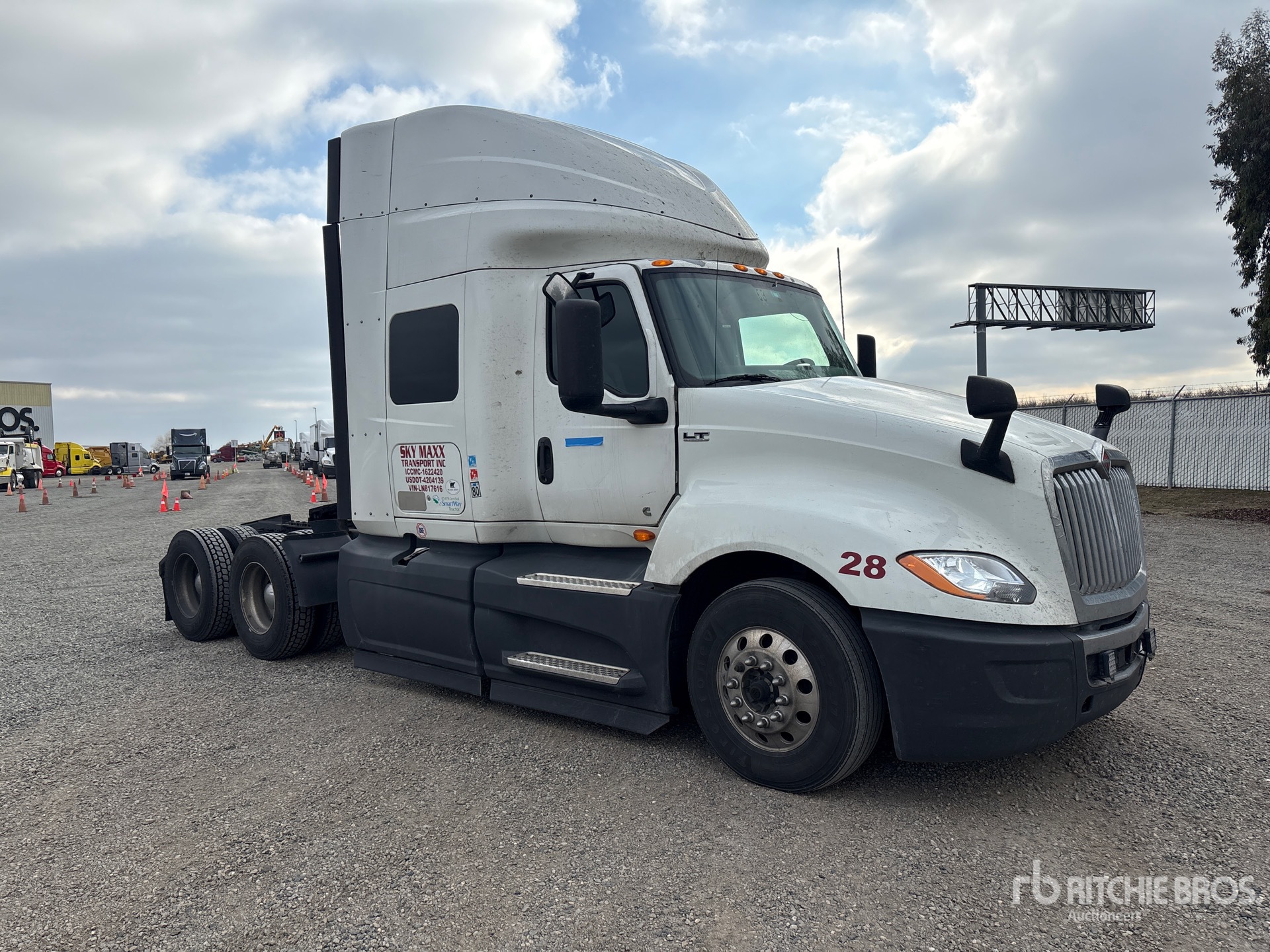 Aspect général with Image, coin avant droit