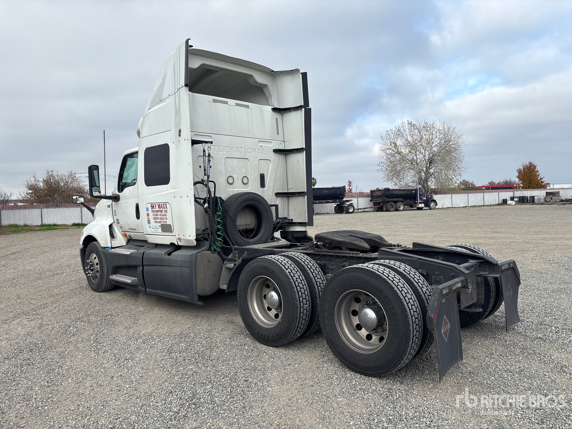 Aspect général with Image, coin arrière gauche