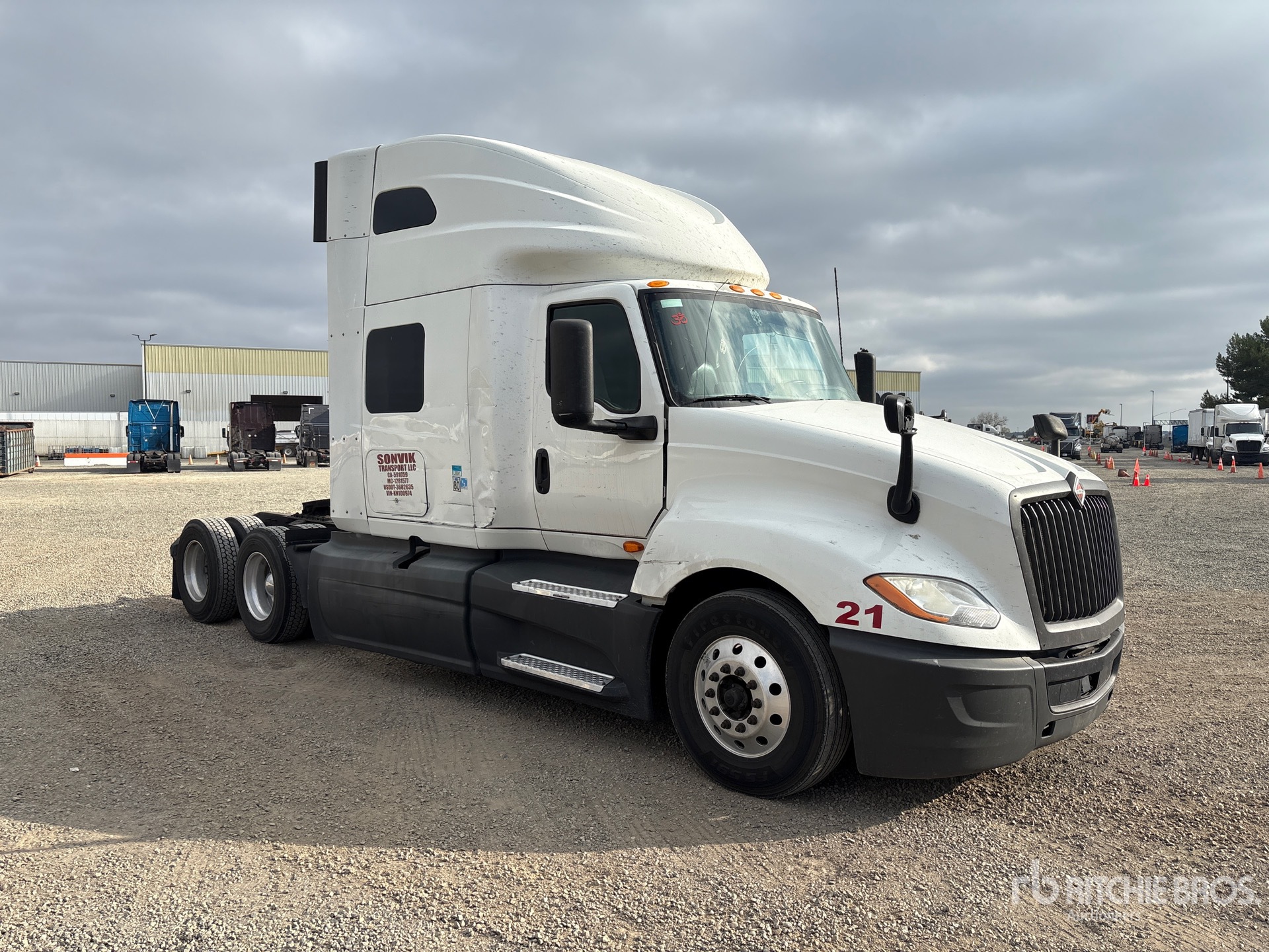 Aspect général with Image, coin avant droit