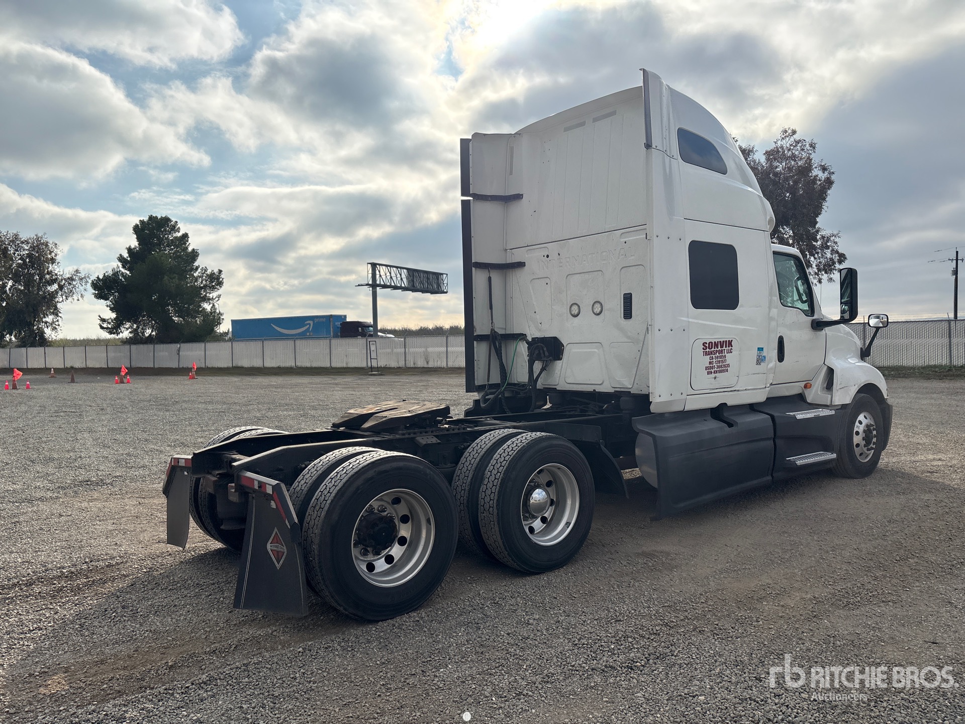 Aspect général with Image, coin arrière droit