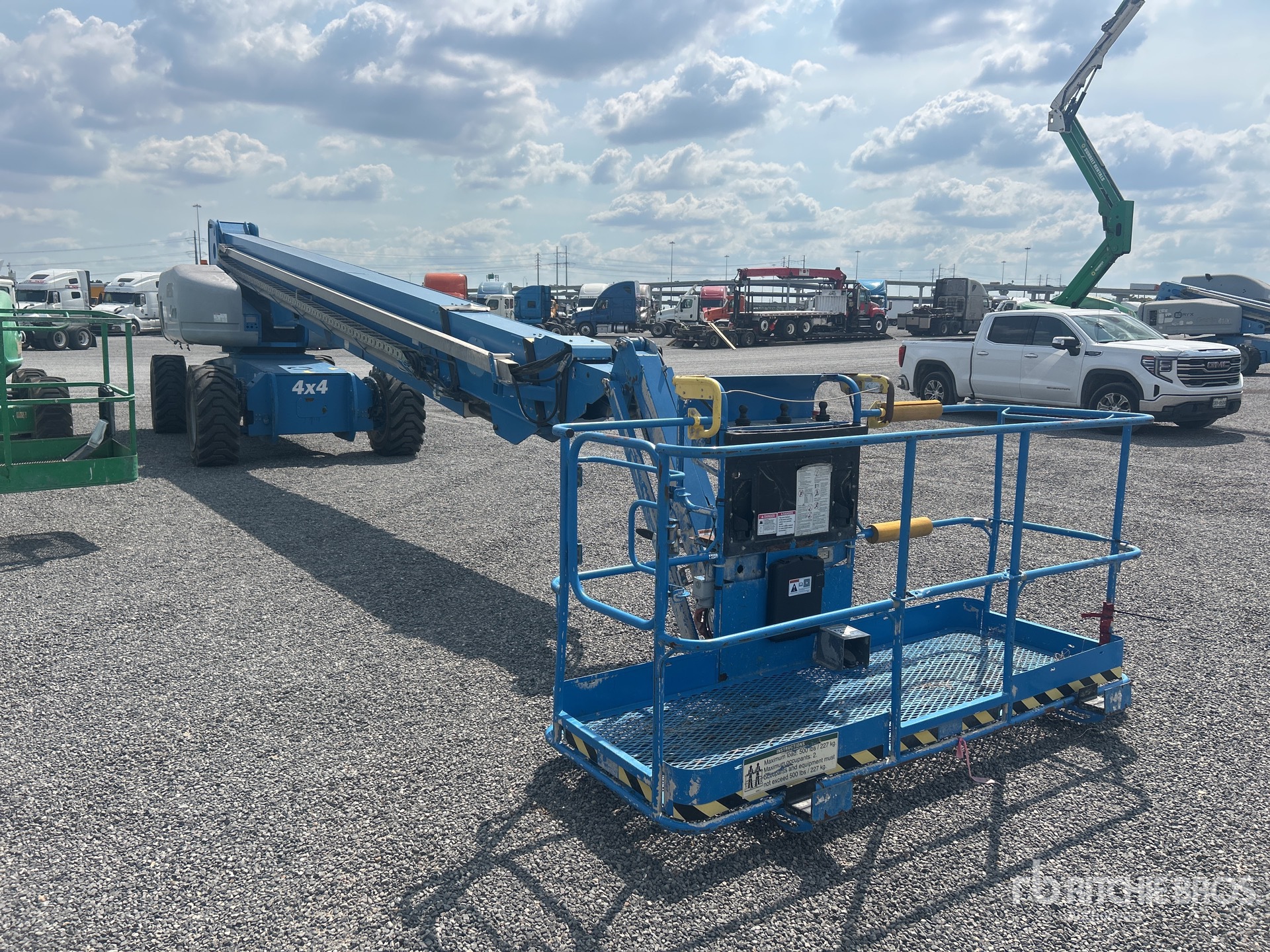 Aspect général with Image, coin avant droit