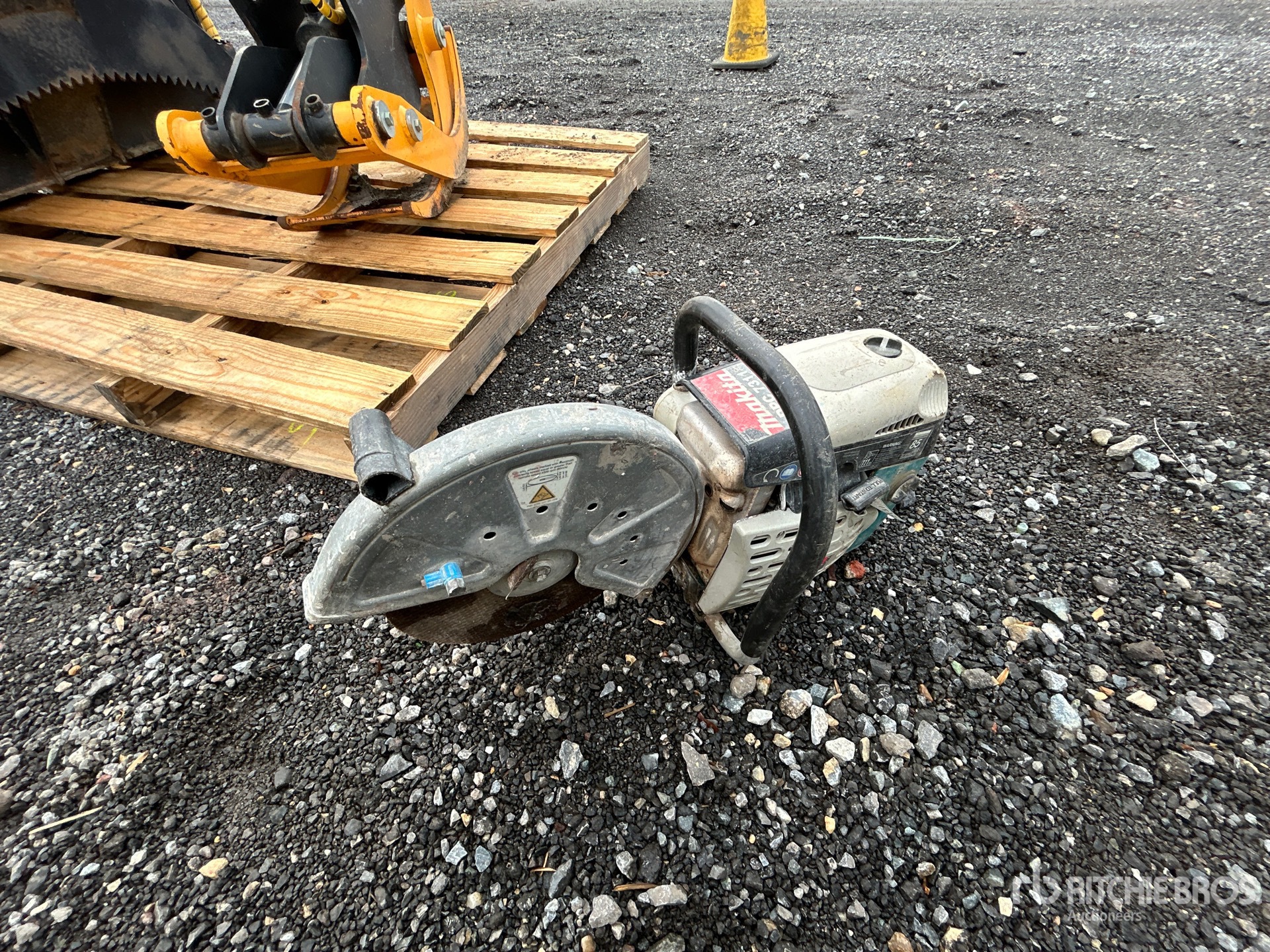 General Appearance with Bild, Ecke vorne links