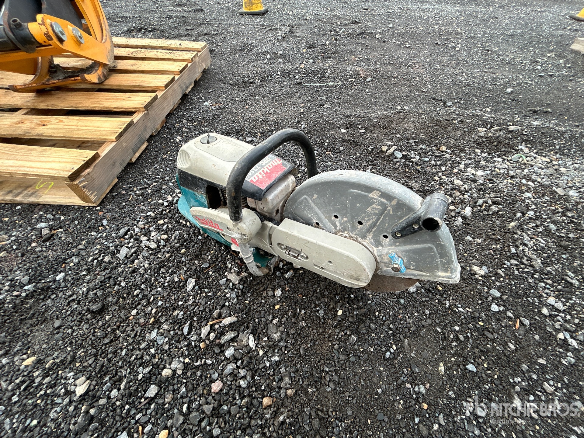 General Appearance with Bild, Ecke vorne rechts