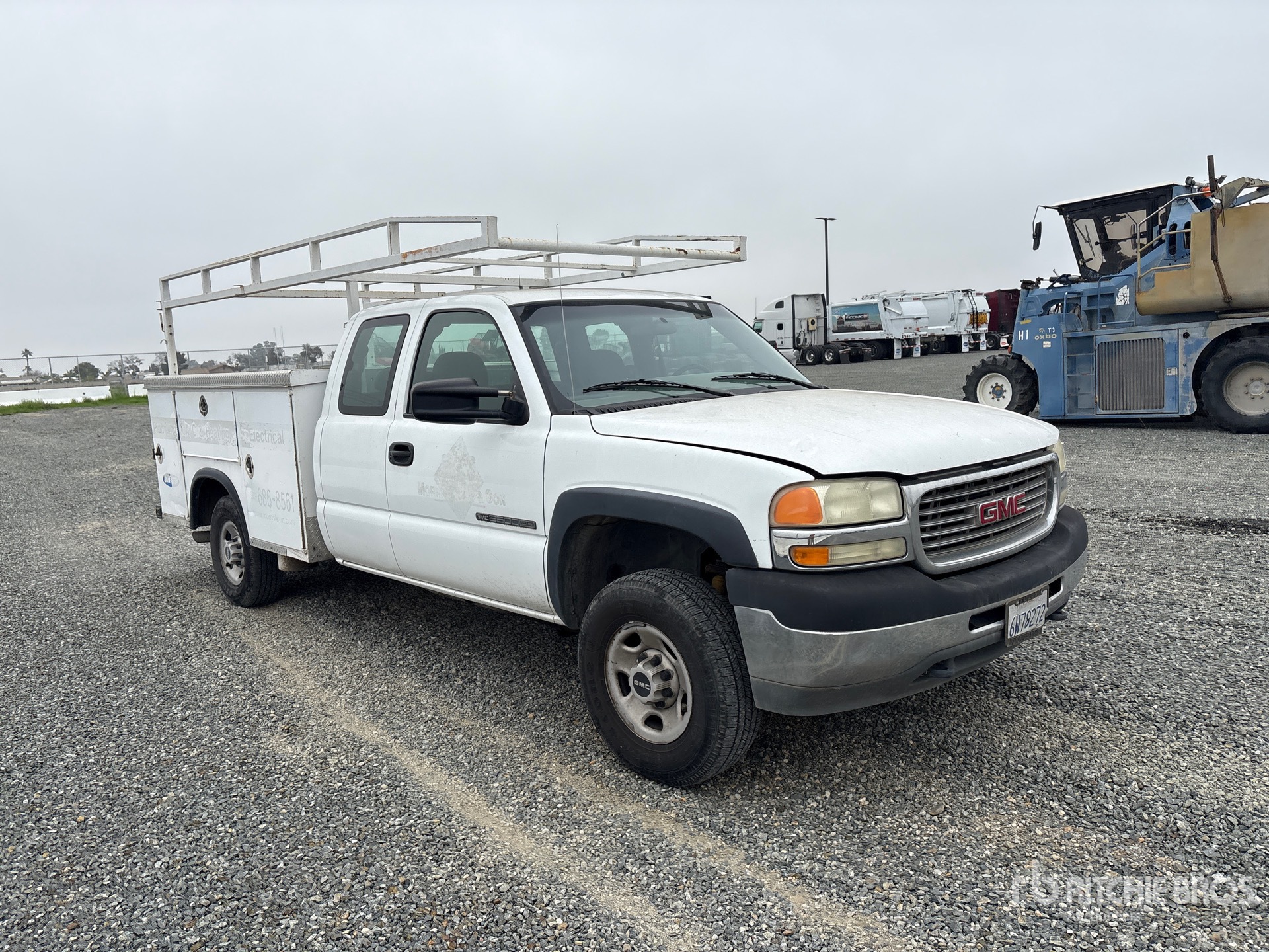 General Appearance with Picture, Right Front Corner