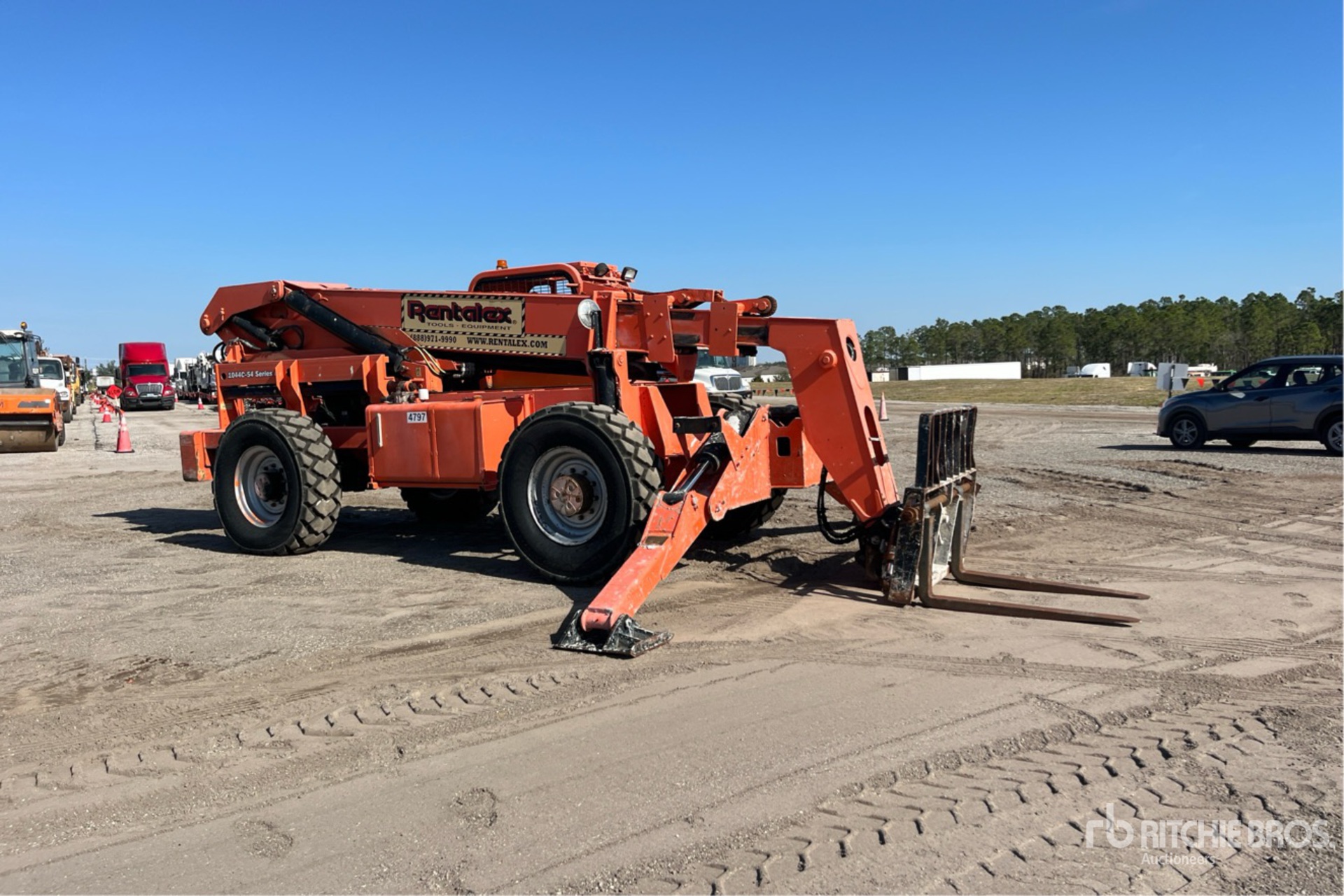 General Appearance with Picture, Right Front Corner