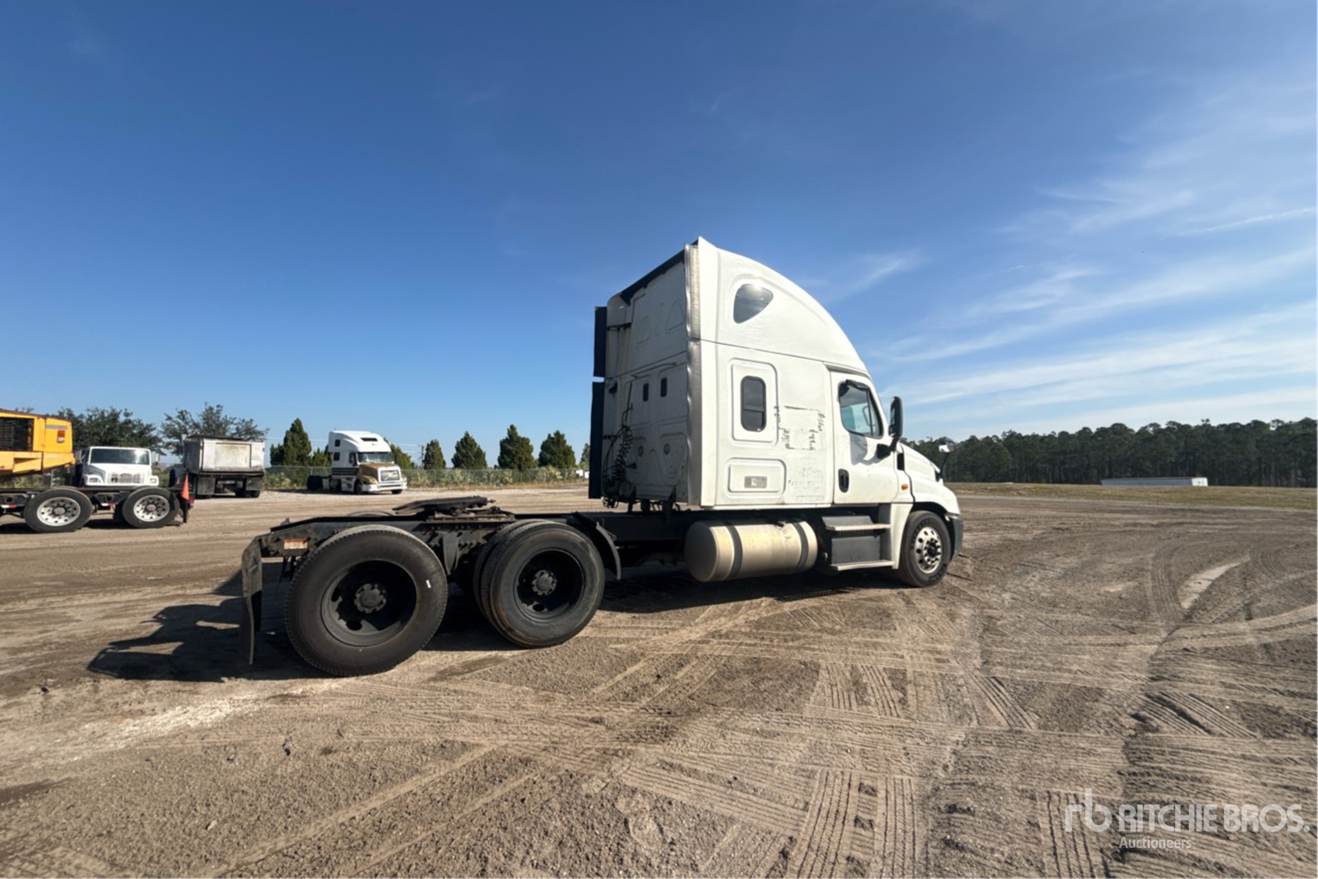 General Appearance with Bild, Ecke hinten rechts