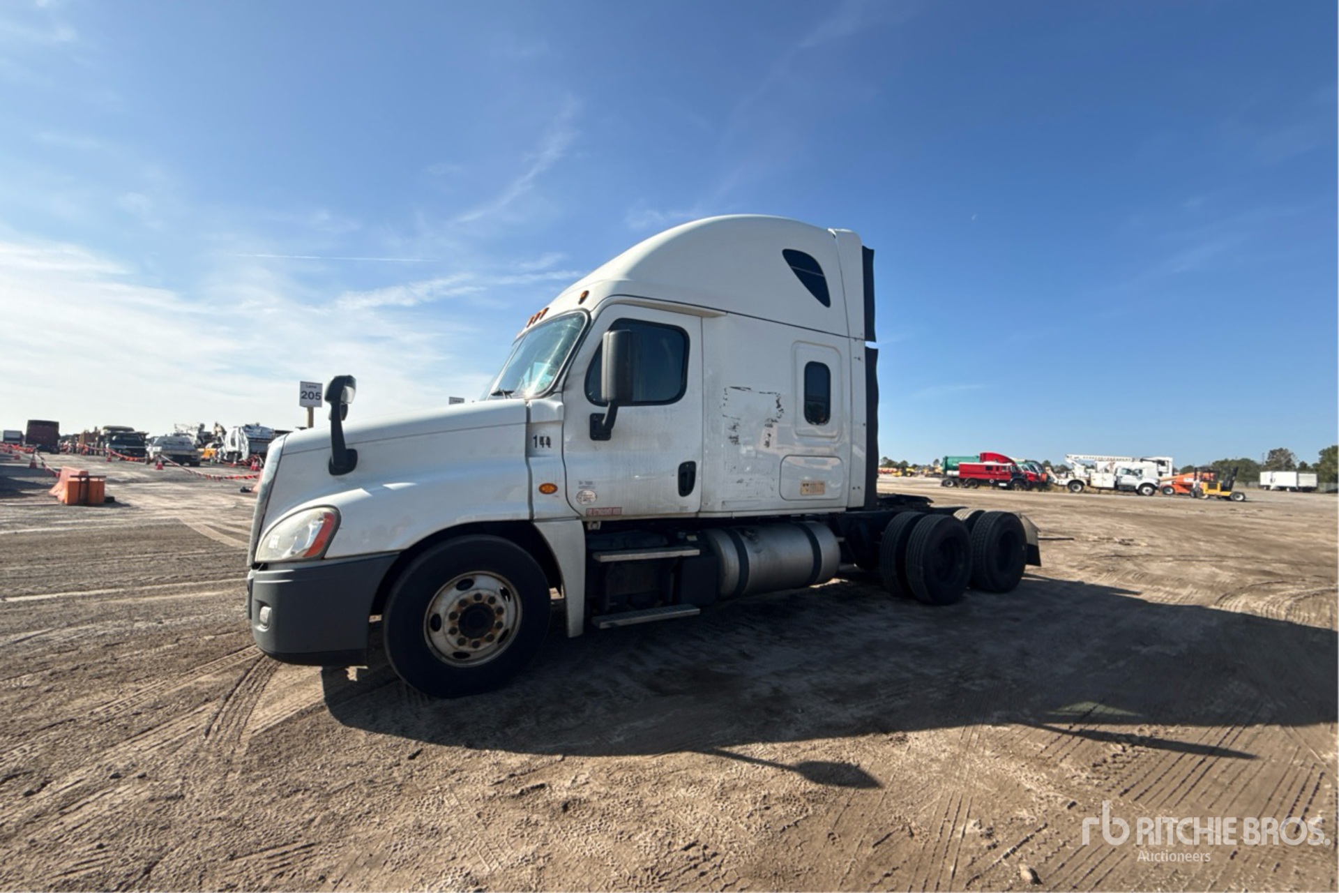 General Appearance with Bild, Ecke vorne links