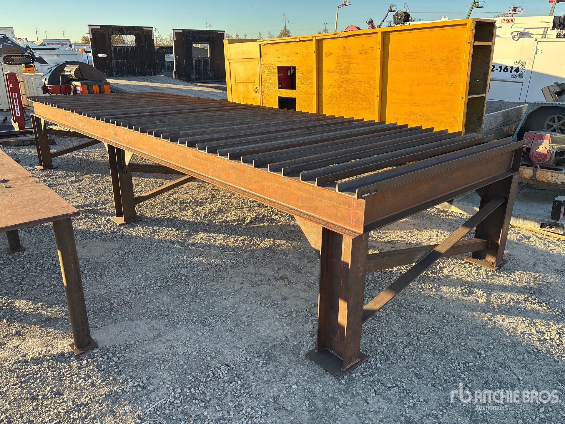 General Appearance with Image, coin avant gauche