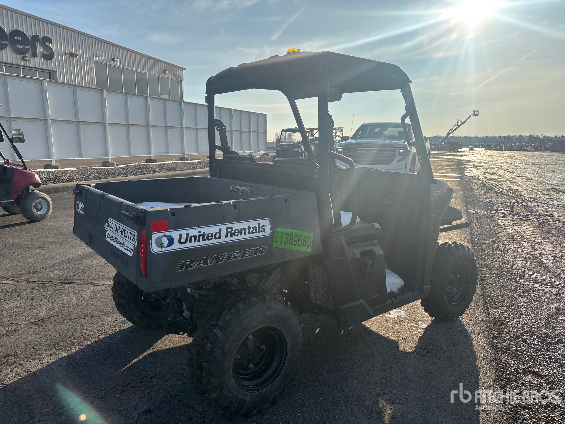 Aspect général with Image, coin arrière droit