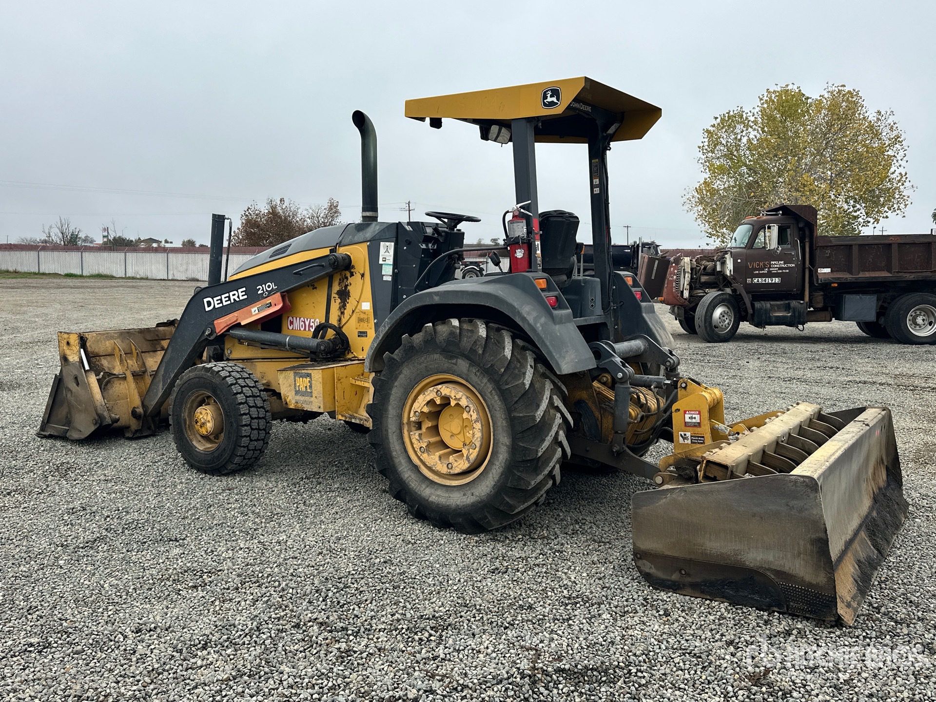 General Appearance with Foto, angolo posteriore sinistro