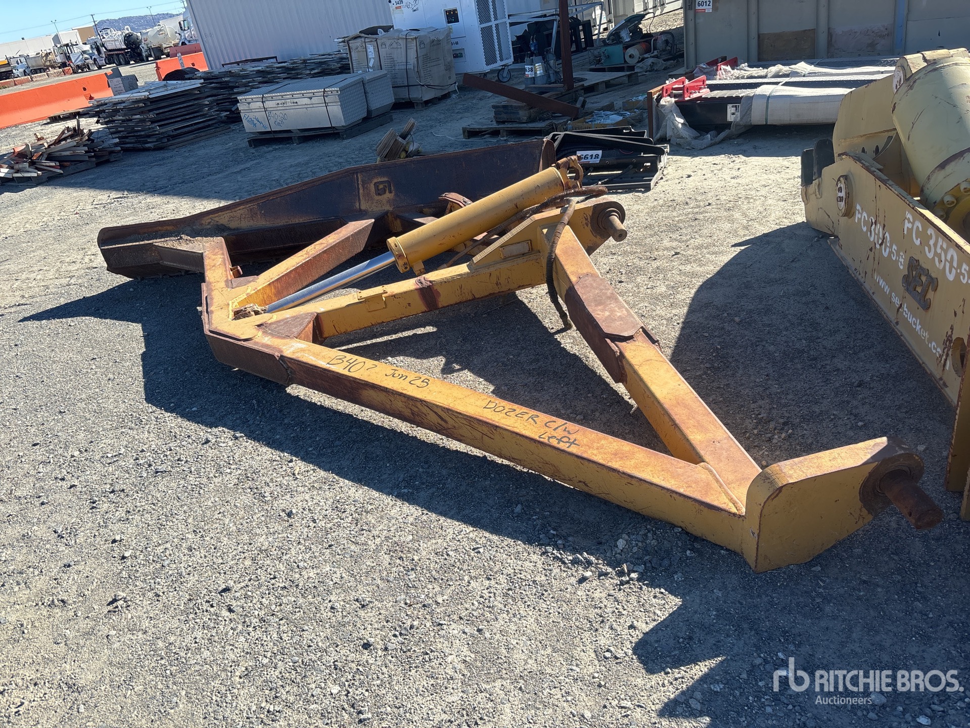 General Appearance with Foto, angolo anteriore sinistro