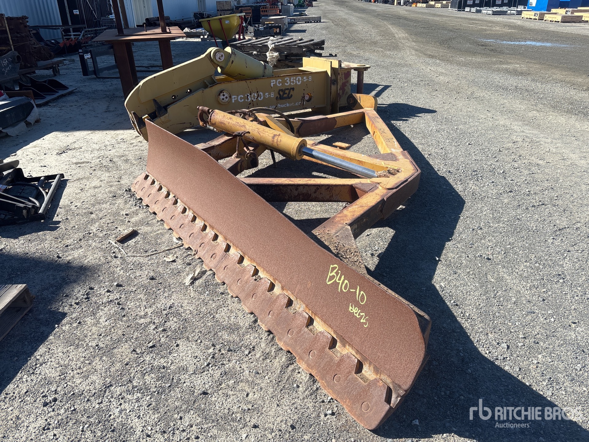 General Appearance with Foto, angolo anteriore sinistro