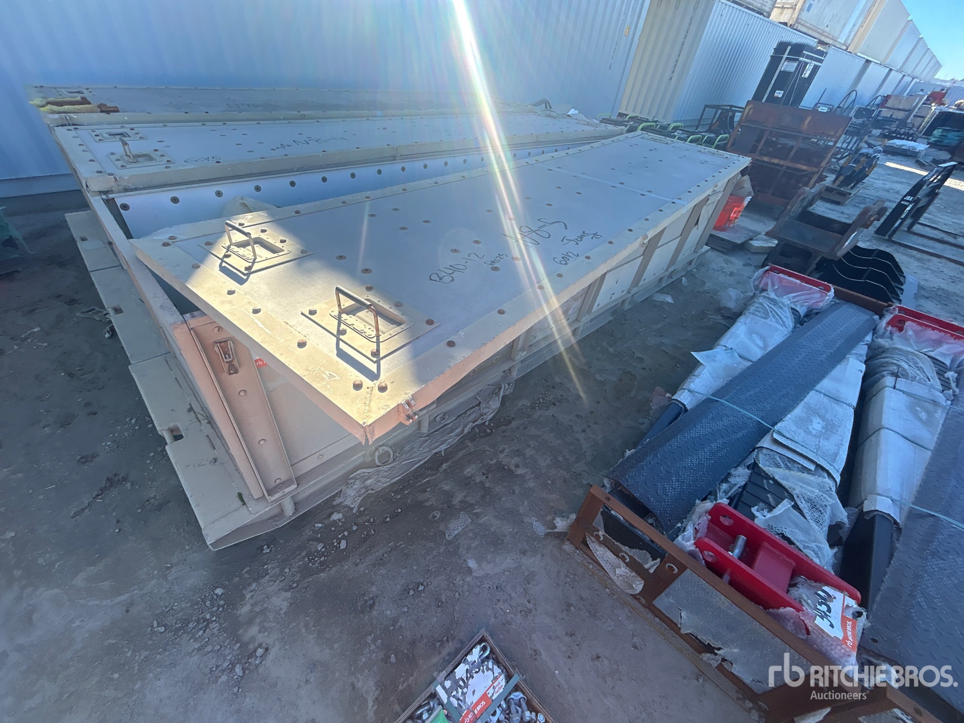 General Appearance with Foto, angolo posteriore sinistro