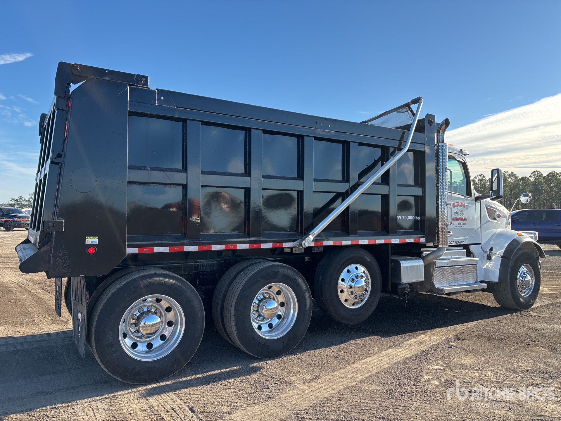 Aspect général with Image, coin arrière droit