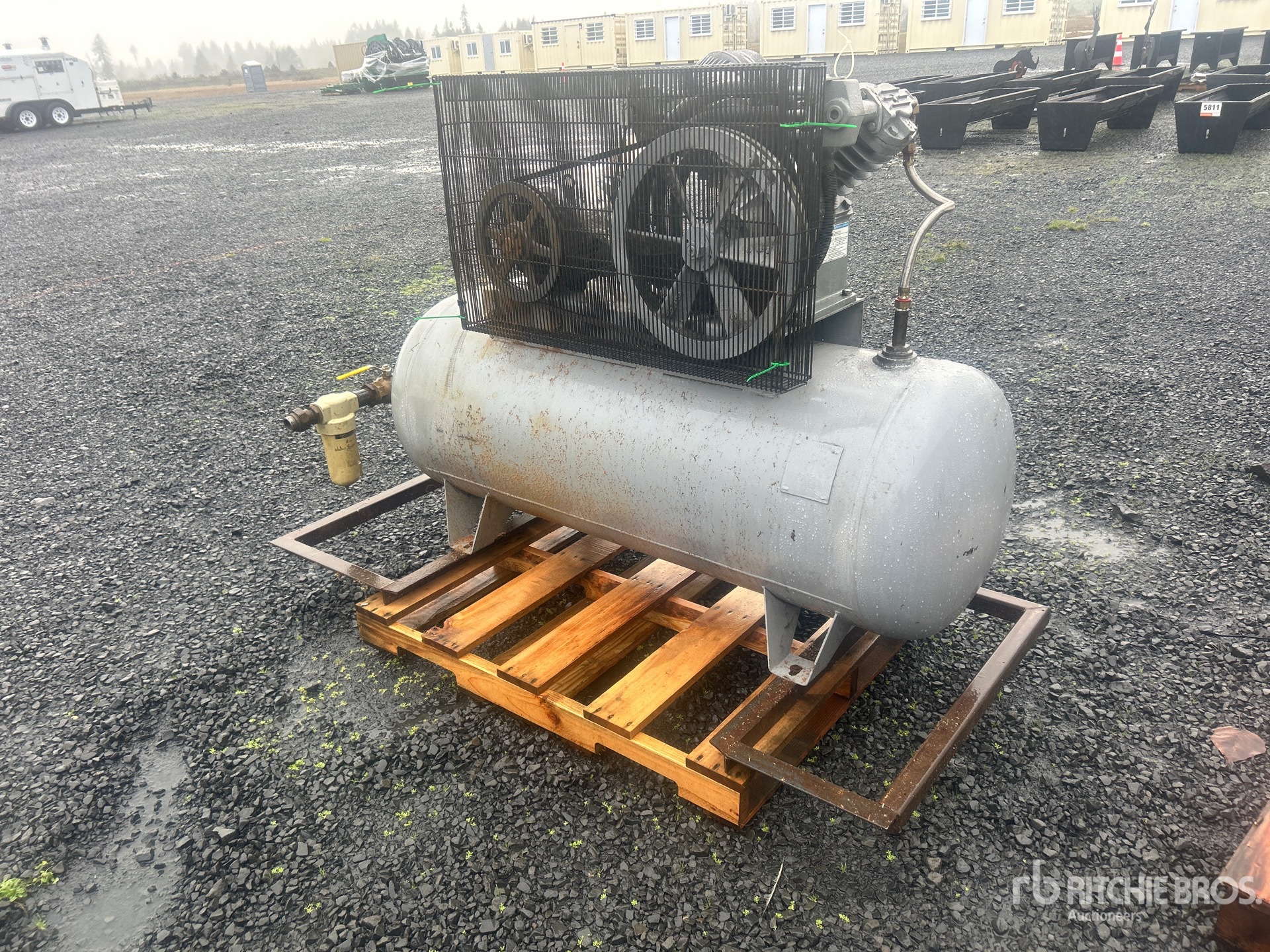 General Appearance with Bild, Ecke hinten links