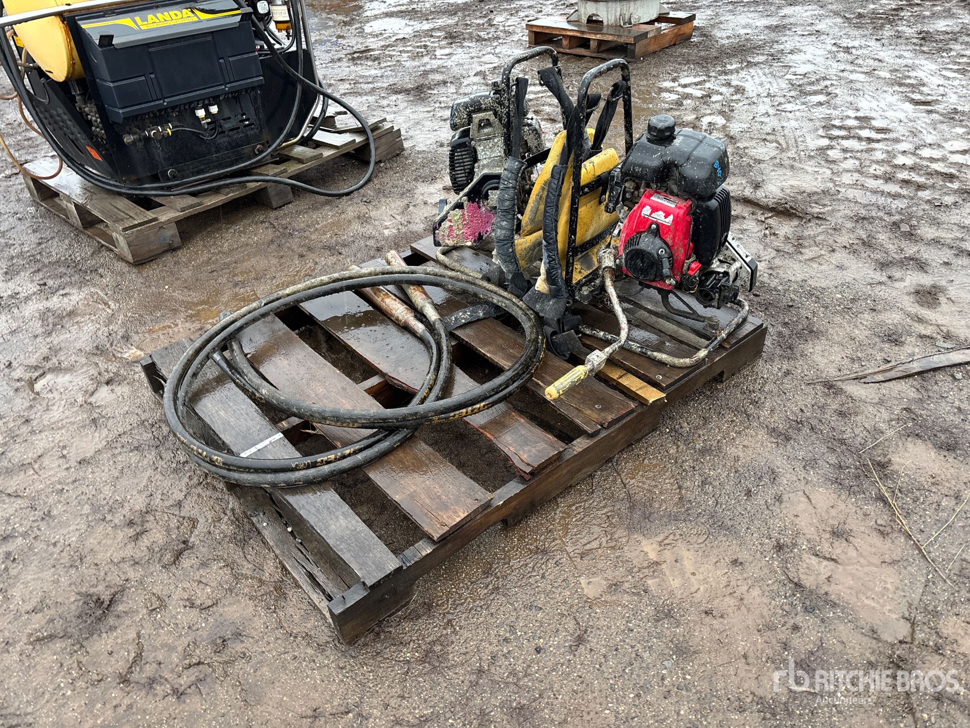 Aspect général with Image, coin arrière droit