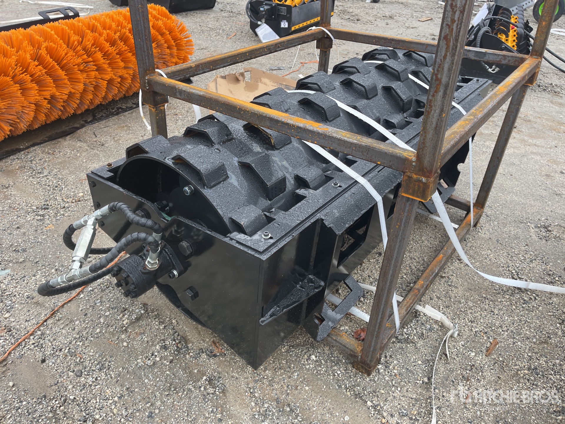 General Appearance with Foto, angolo posteriore sinistro