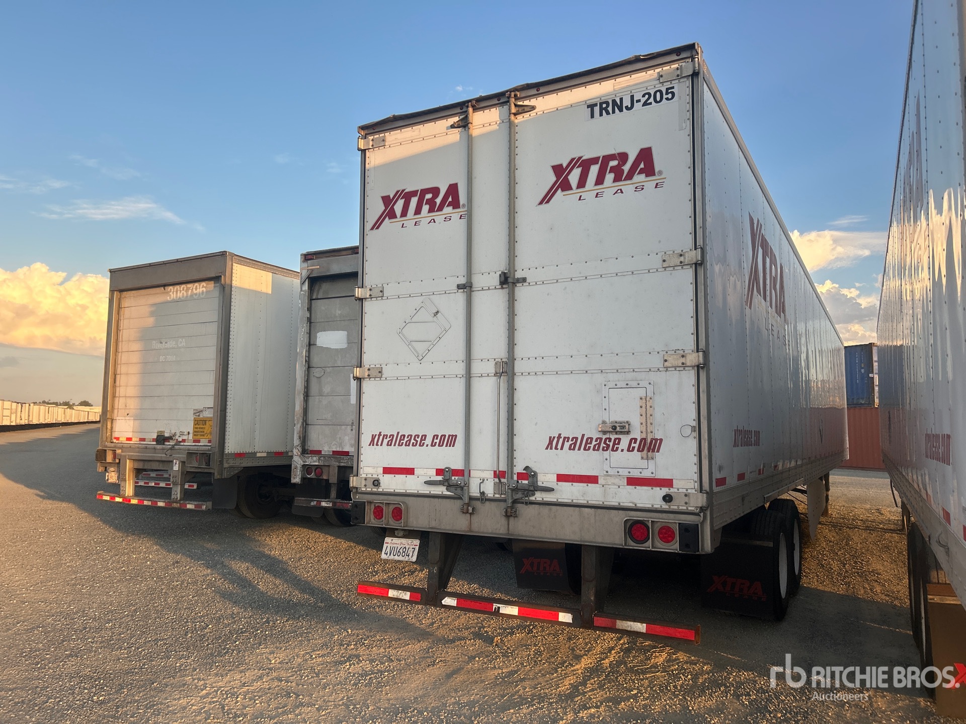 Aspect général with Image, coin arrière droit