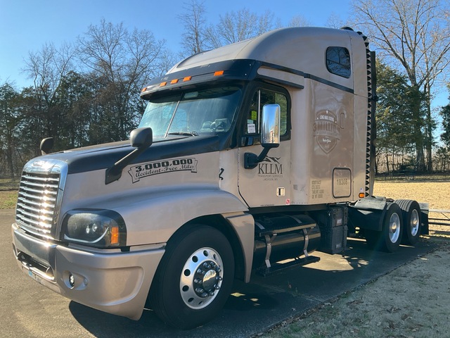 2005 (unverified) Freightliner ST120 6x4 T/A Sleeper Truck Tractor