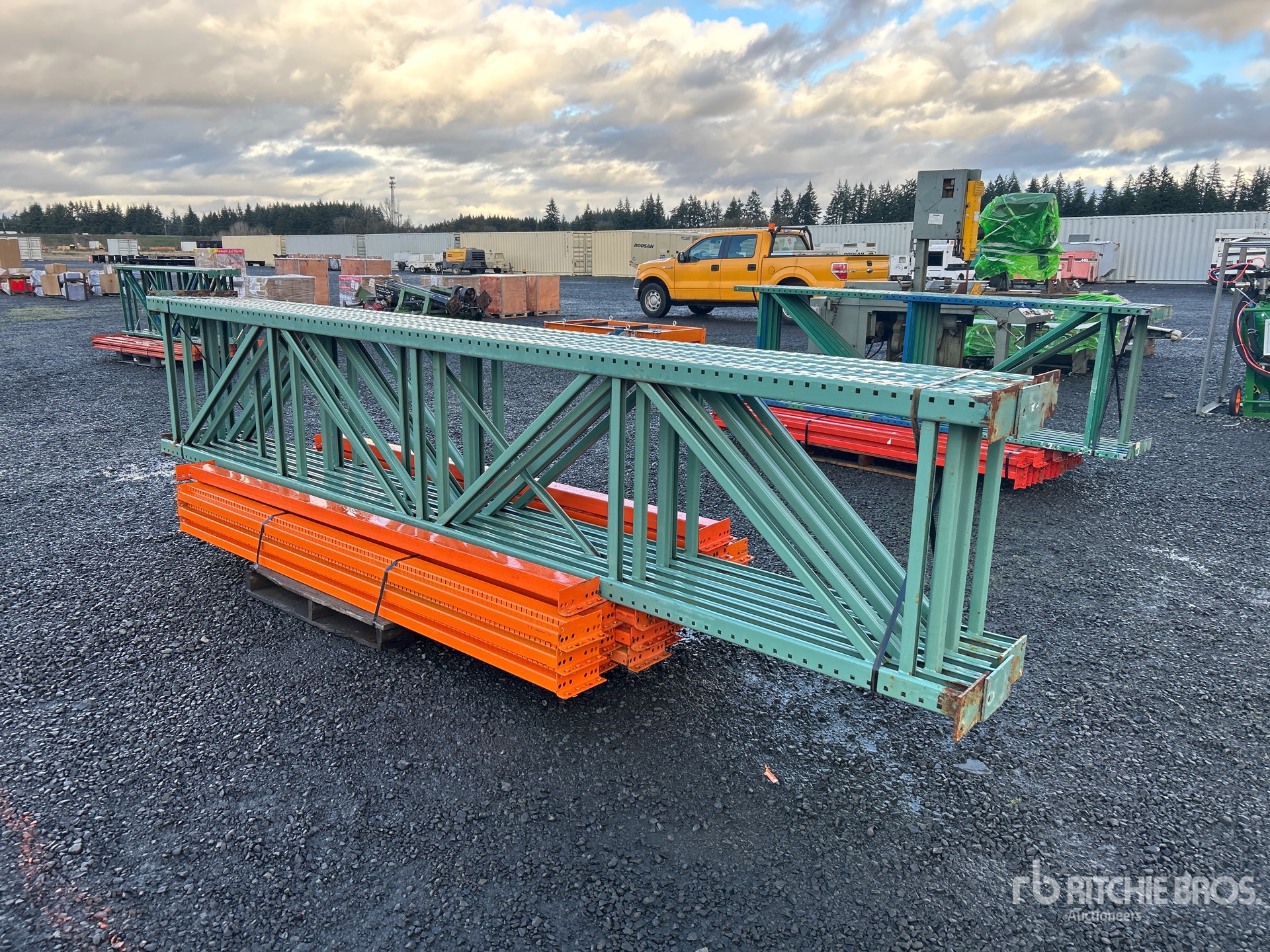 Aspect général with Image, coin arrière droit