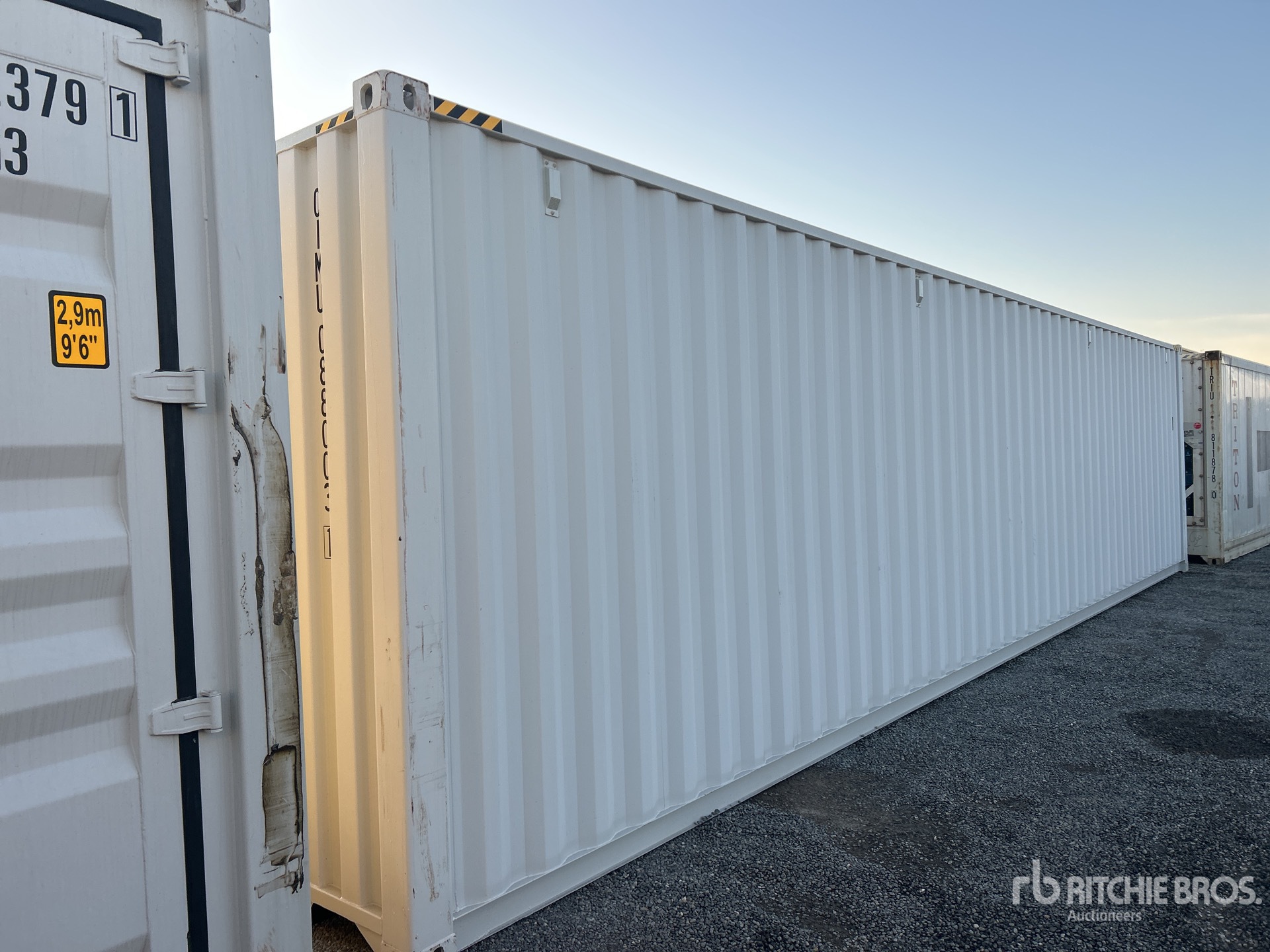 General Appearance with Foto, angolo anteriore sinistro