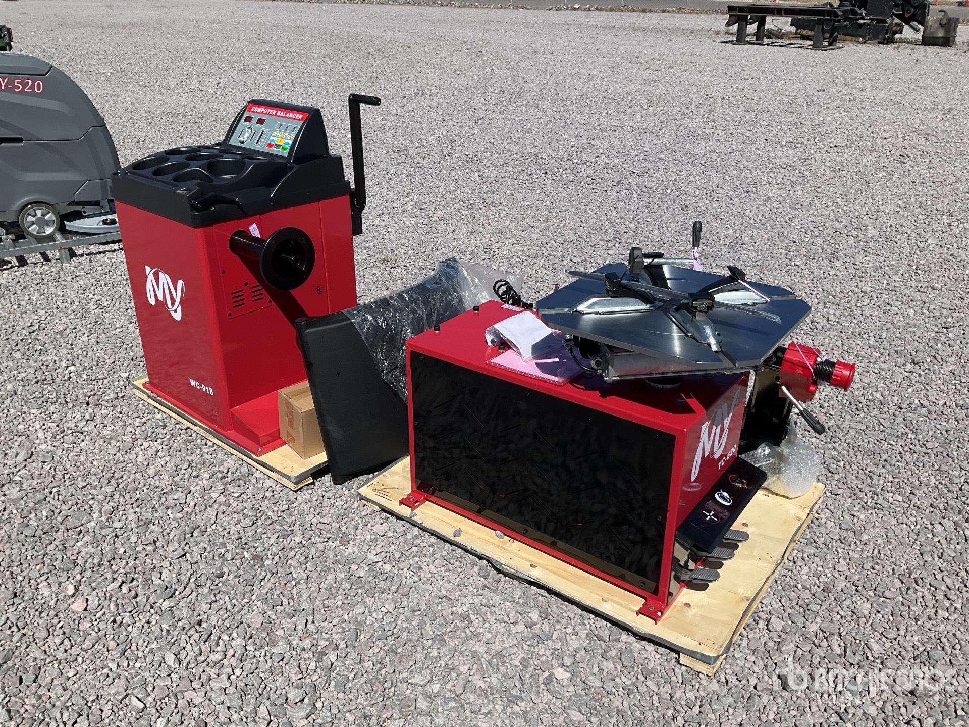 General Appearance with Bild, Ecke hinten links