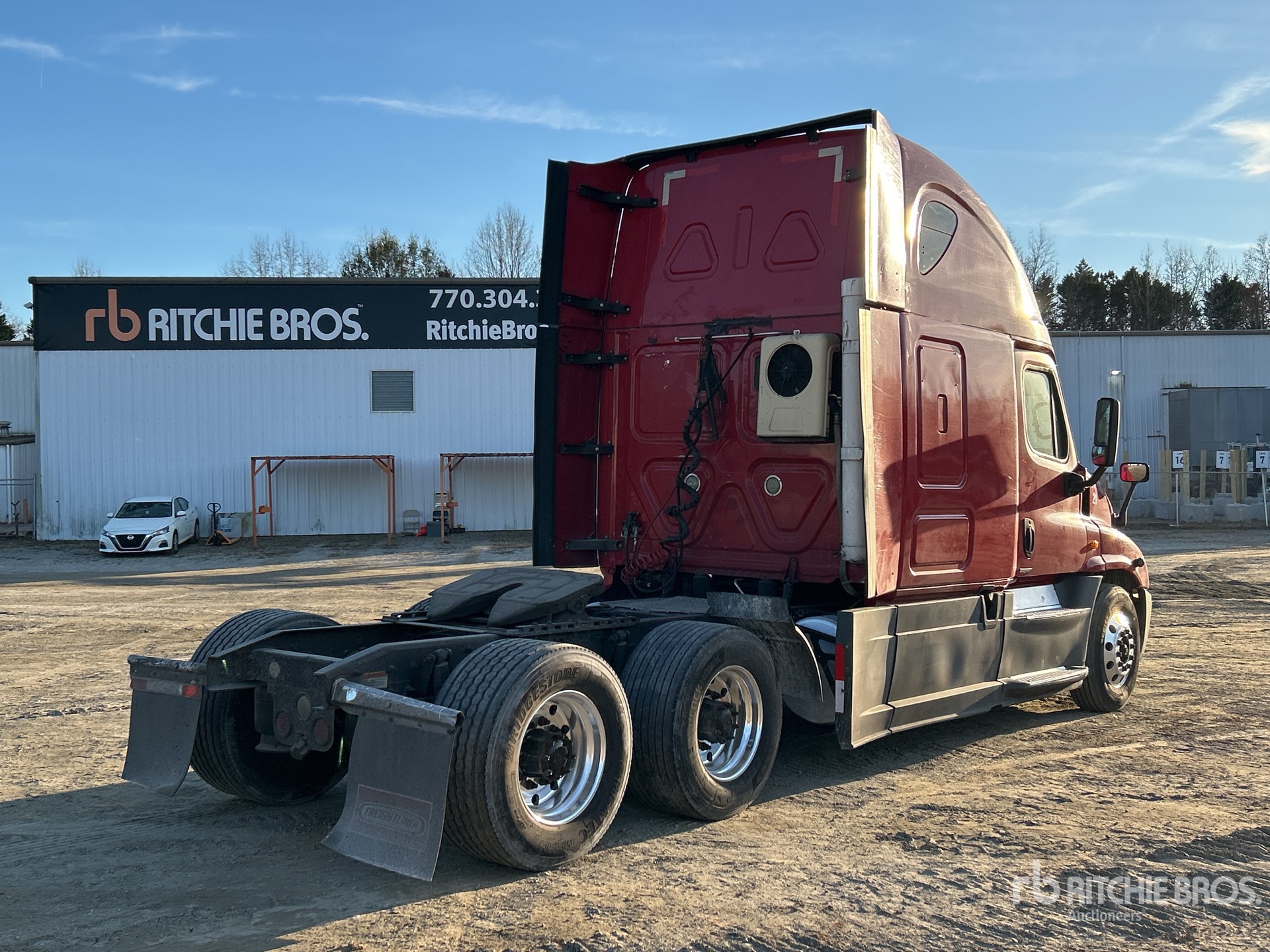 Aspect général with Image, coin arrière droit