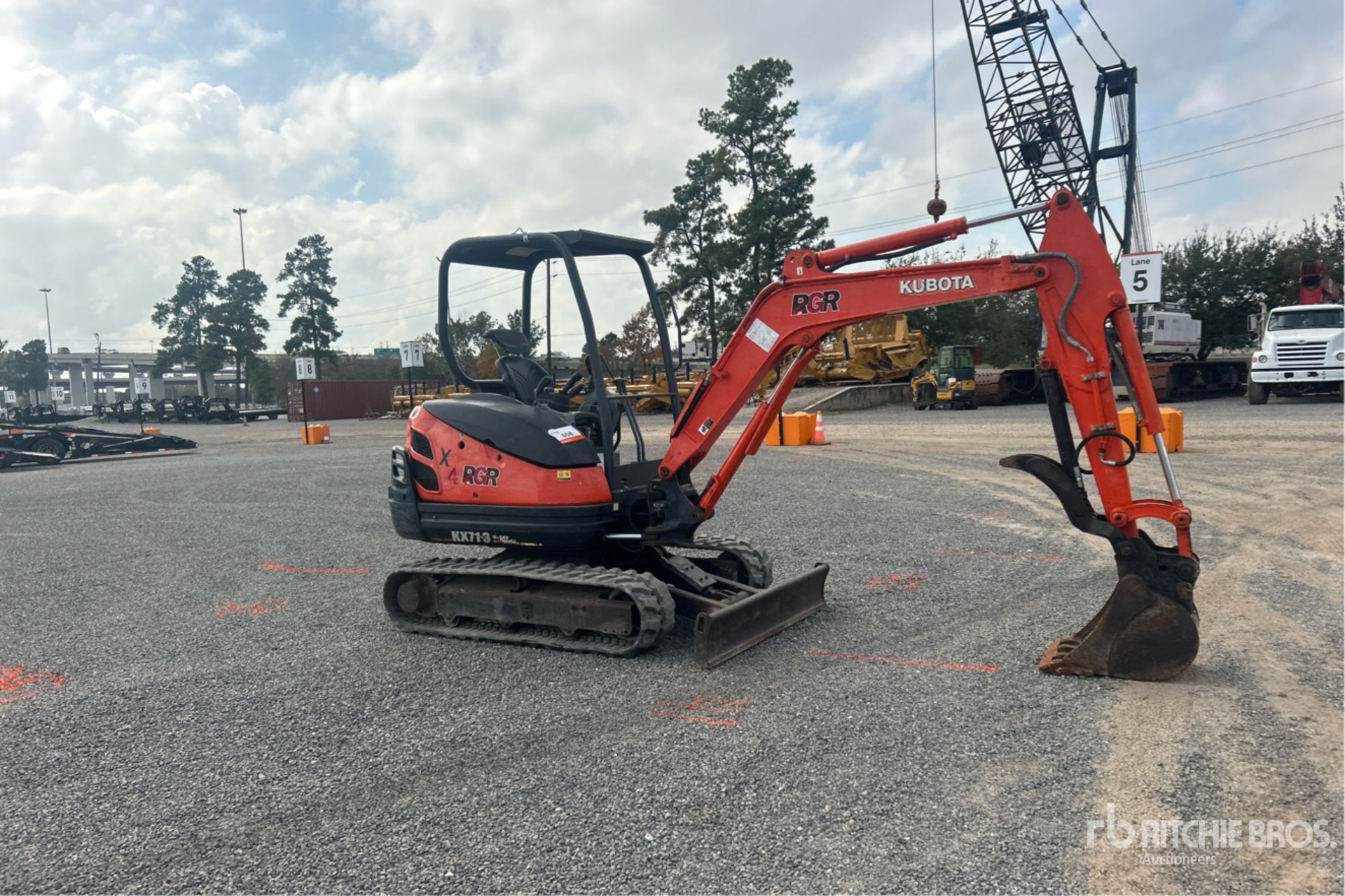 General Appearance with Picture, Right Front Corner