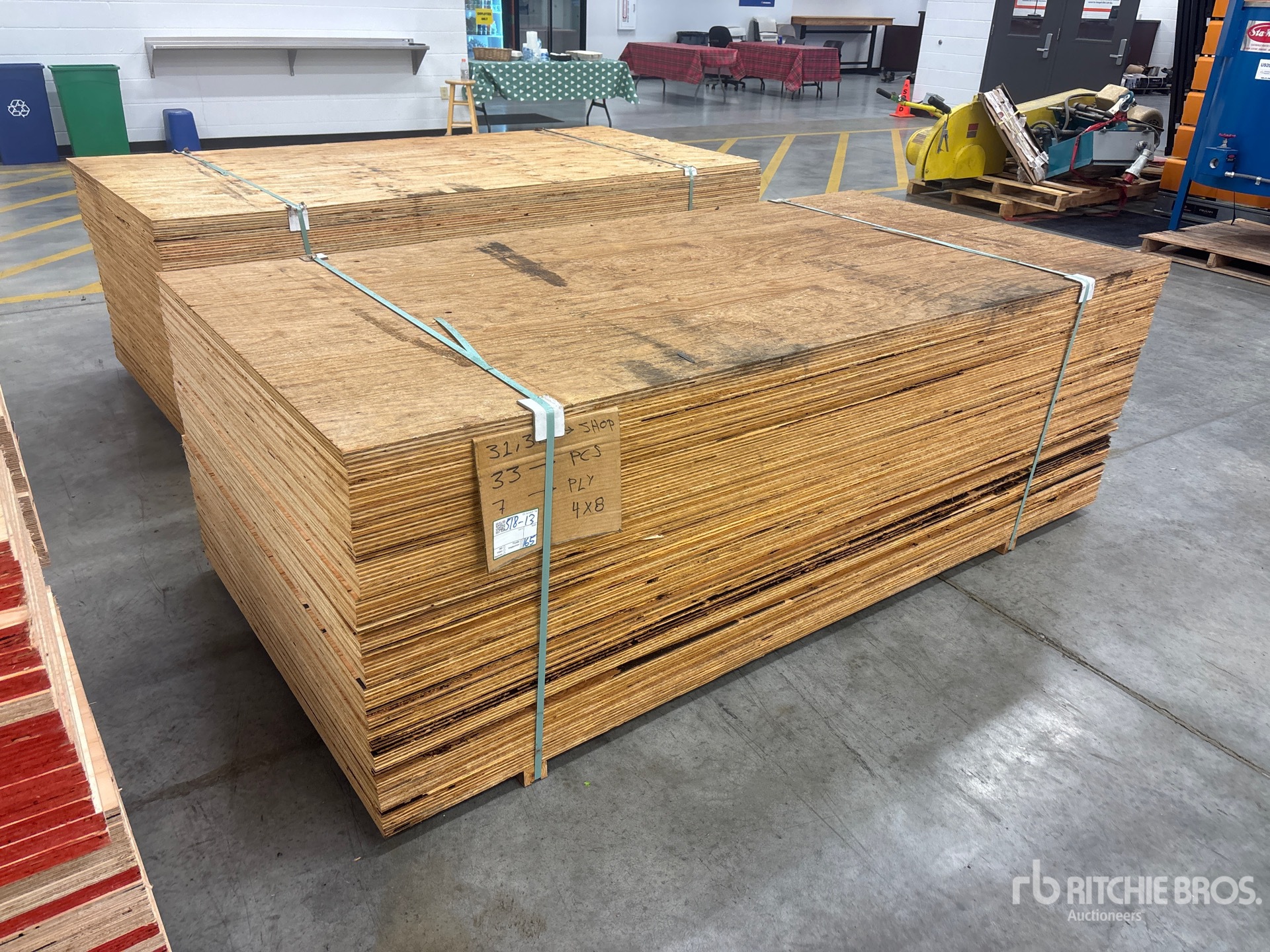 Aspect général with Image, coin avant droit