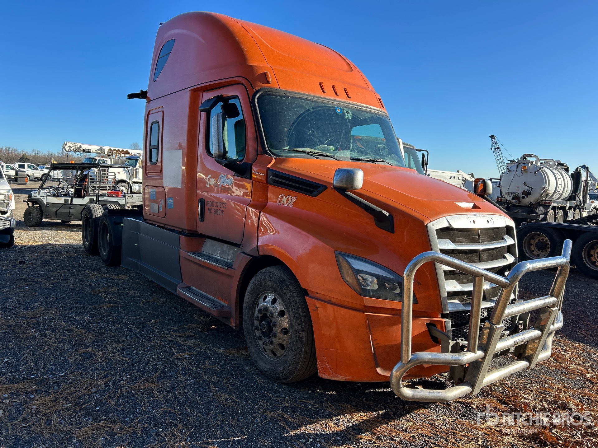 General Appearance with Picture, Right Front Corner