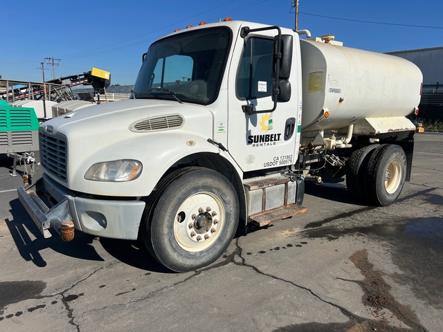 2016 Freightliner M2 106 2000 gal 4x2 Water Truck