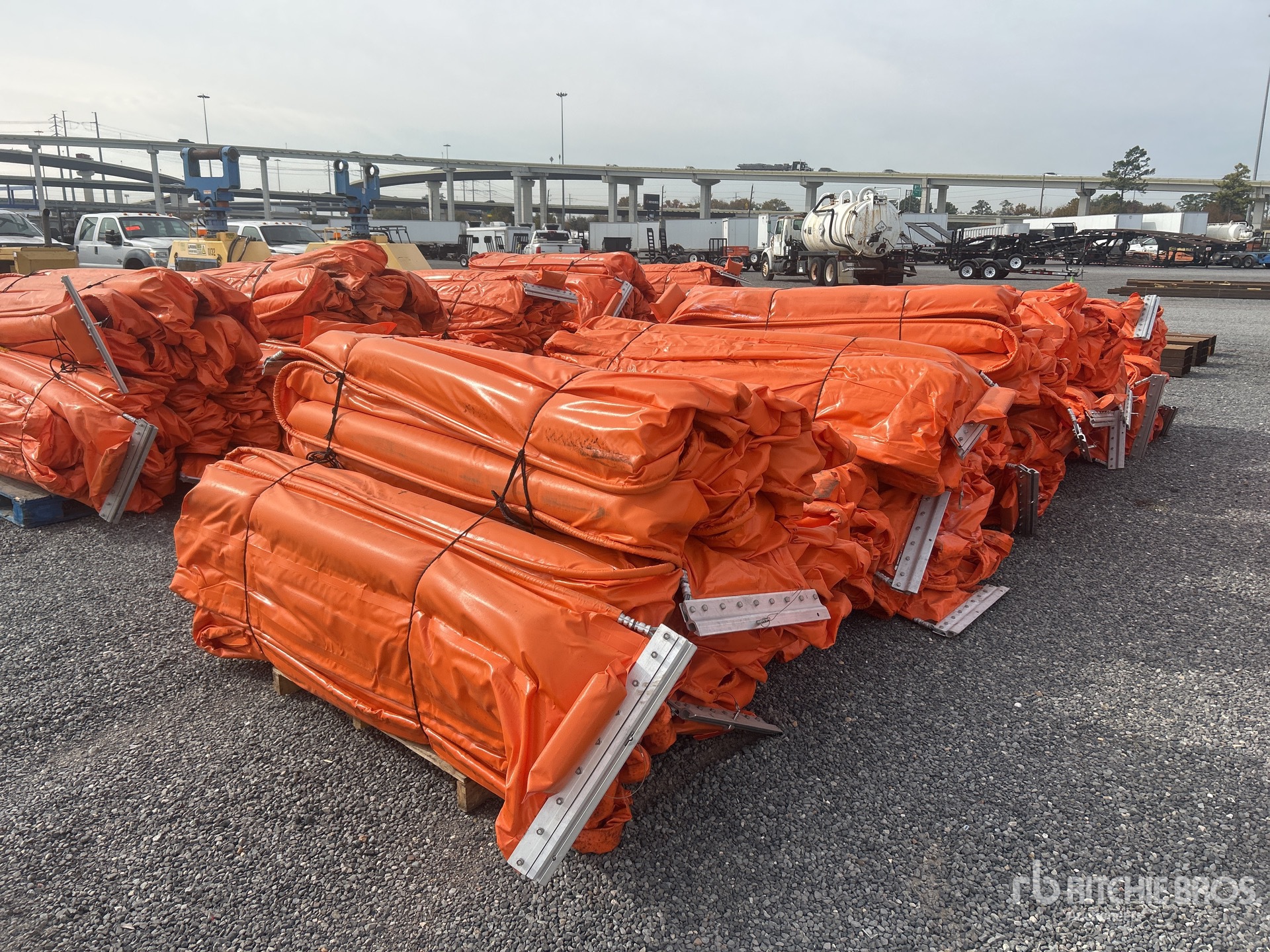 Aspect général with Image, coin avant droit