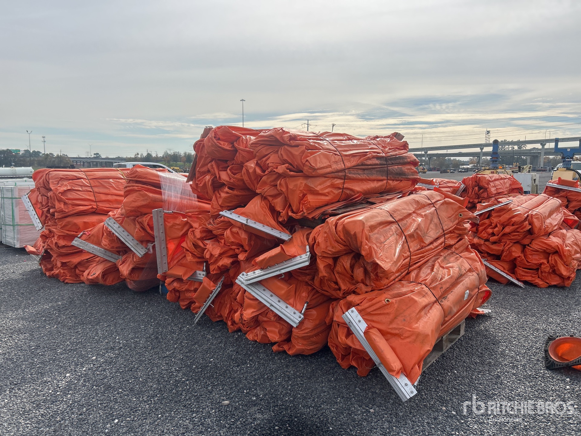 Aspect général with Image, coin arrière droit