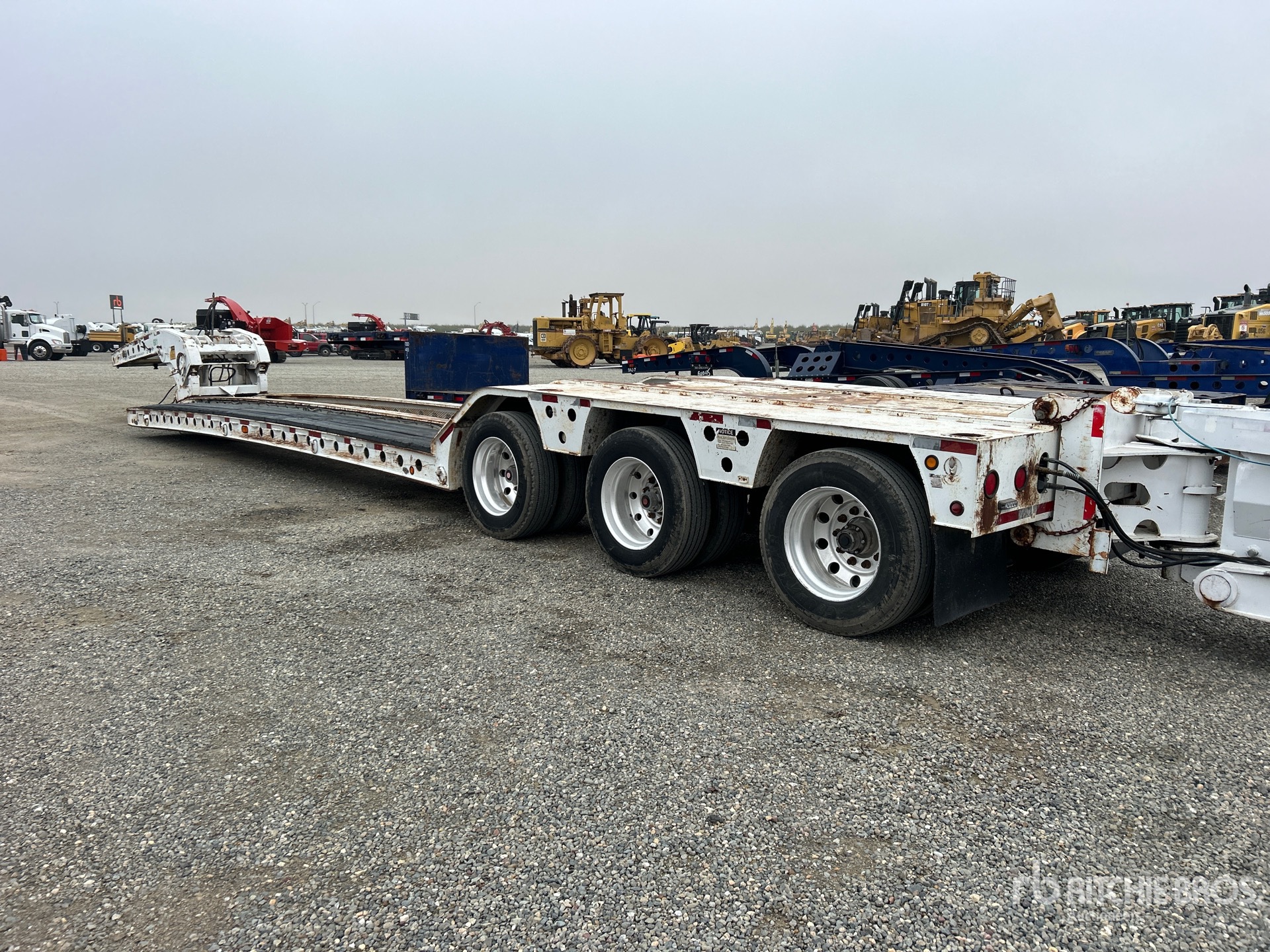 General Appearance with Foto, angolo posteriore sinistro