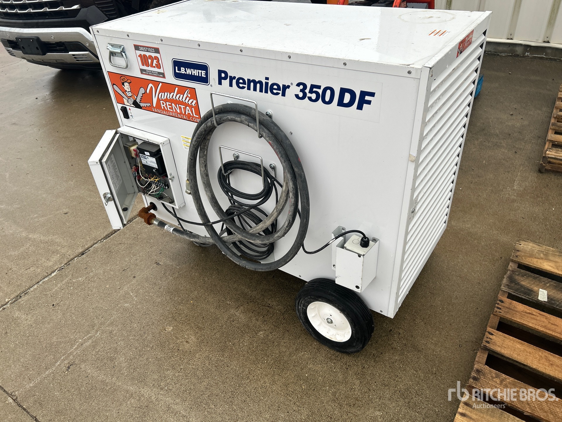 General Appearance with Picture, Right Rear Corner